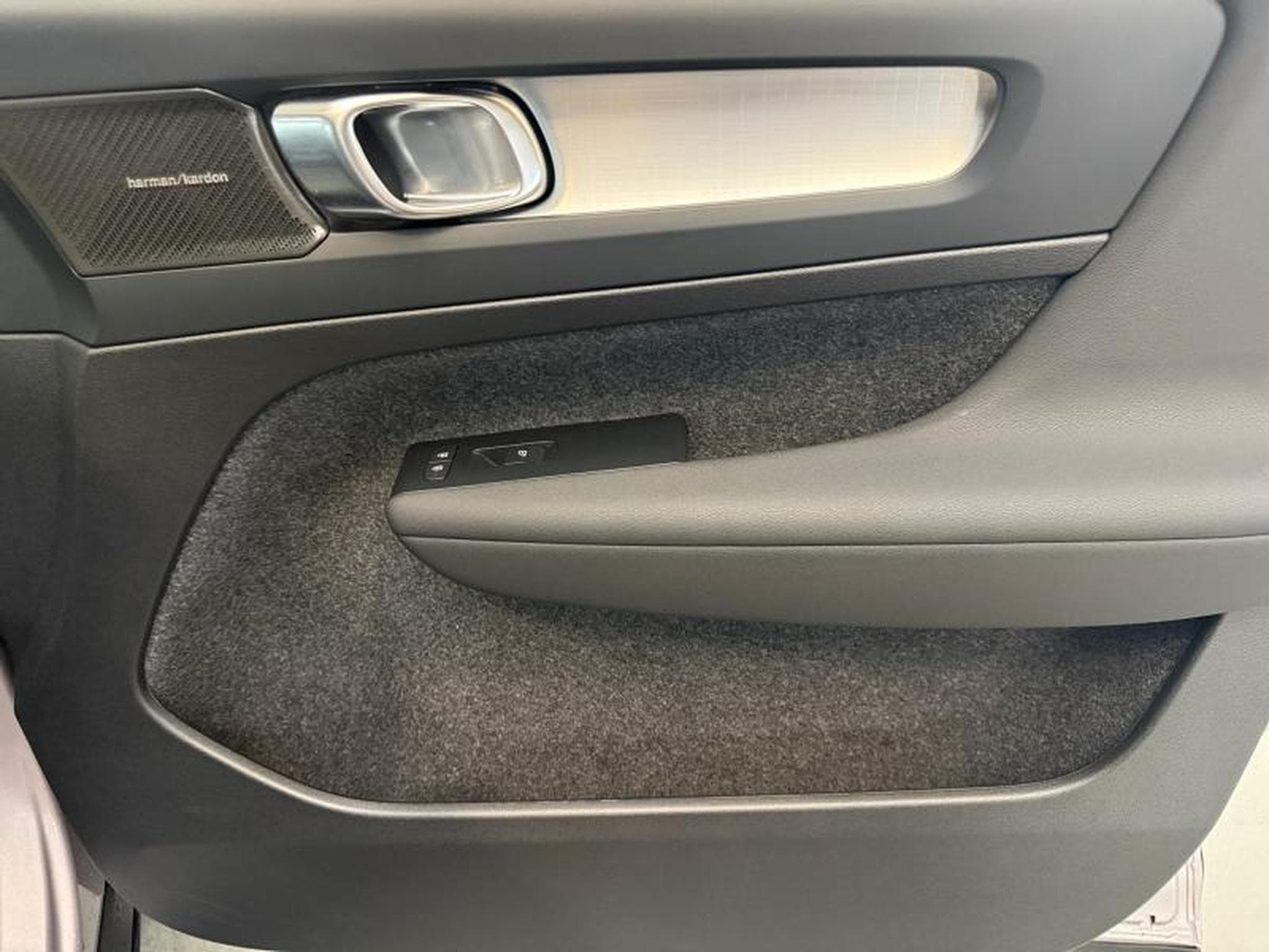 Volvo XC40 B3 Plus Dark / Essence (2025) - Foto 21