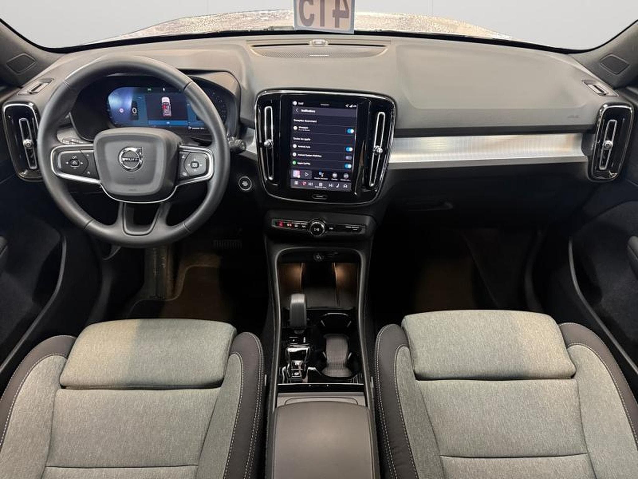 Volvo XC40 B3 Plus Dark / Essence (2025) - Foto 3