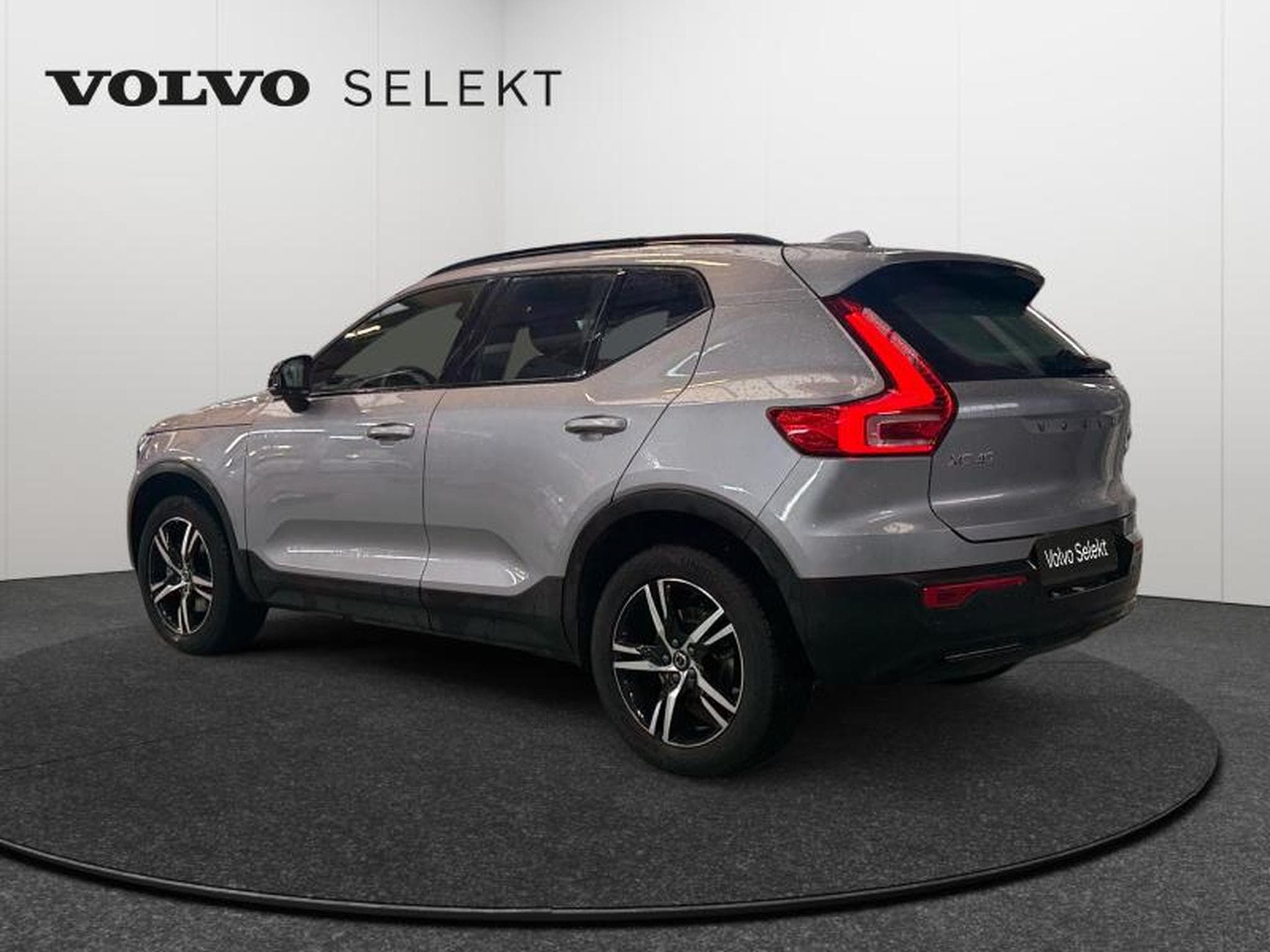 Volvo XC40 B3 Plus Dark / Essence (2025) - Foto 5