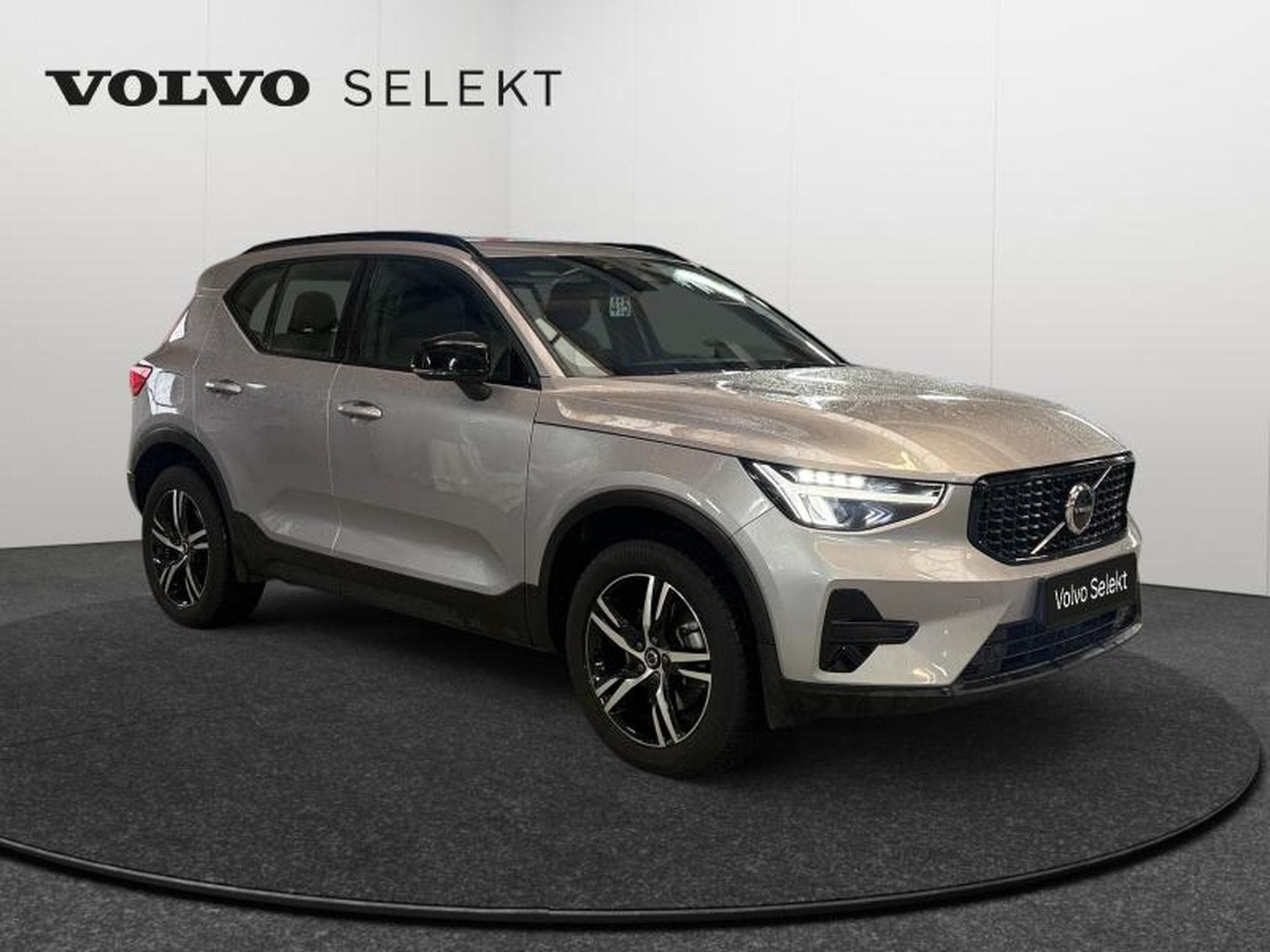 Volvo XC40 B3 Plus Dark / Essence (2025) - Foto 8