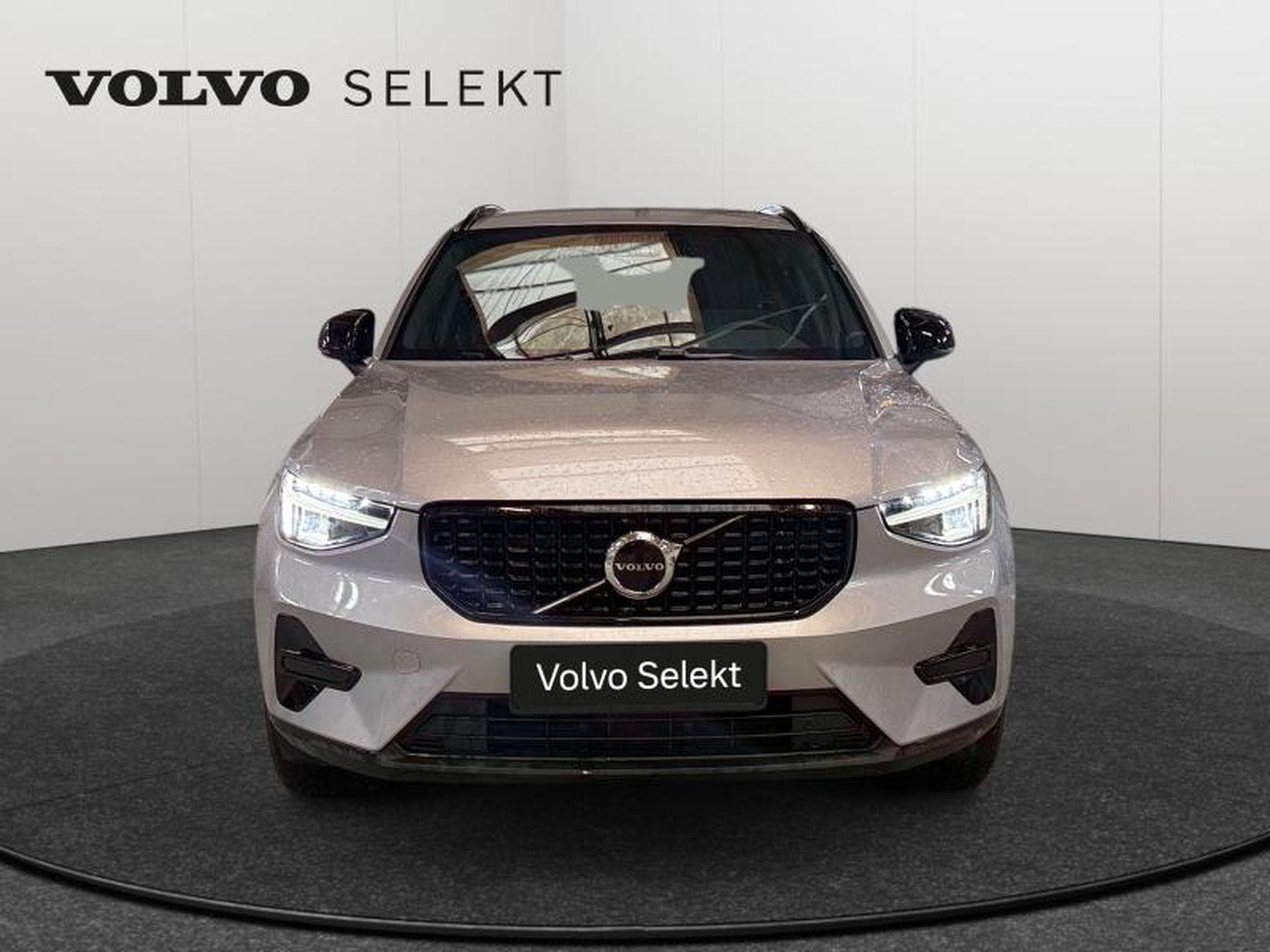 Volvo XC40 B3 Plus Dark / Essence (2025) - Foto 9