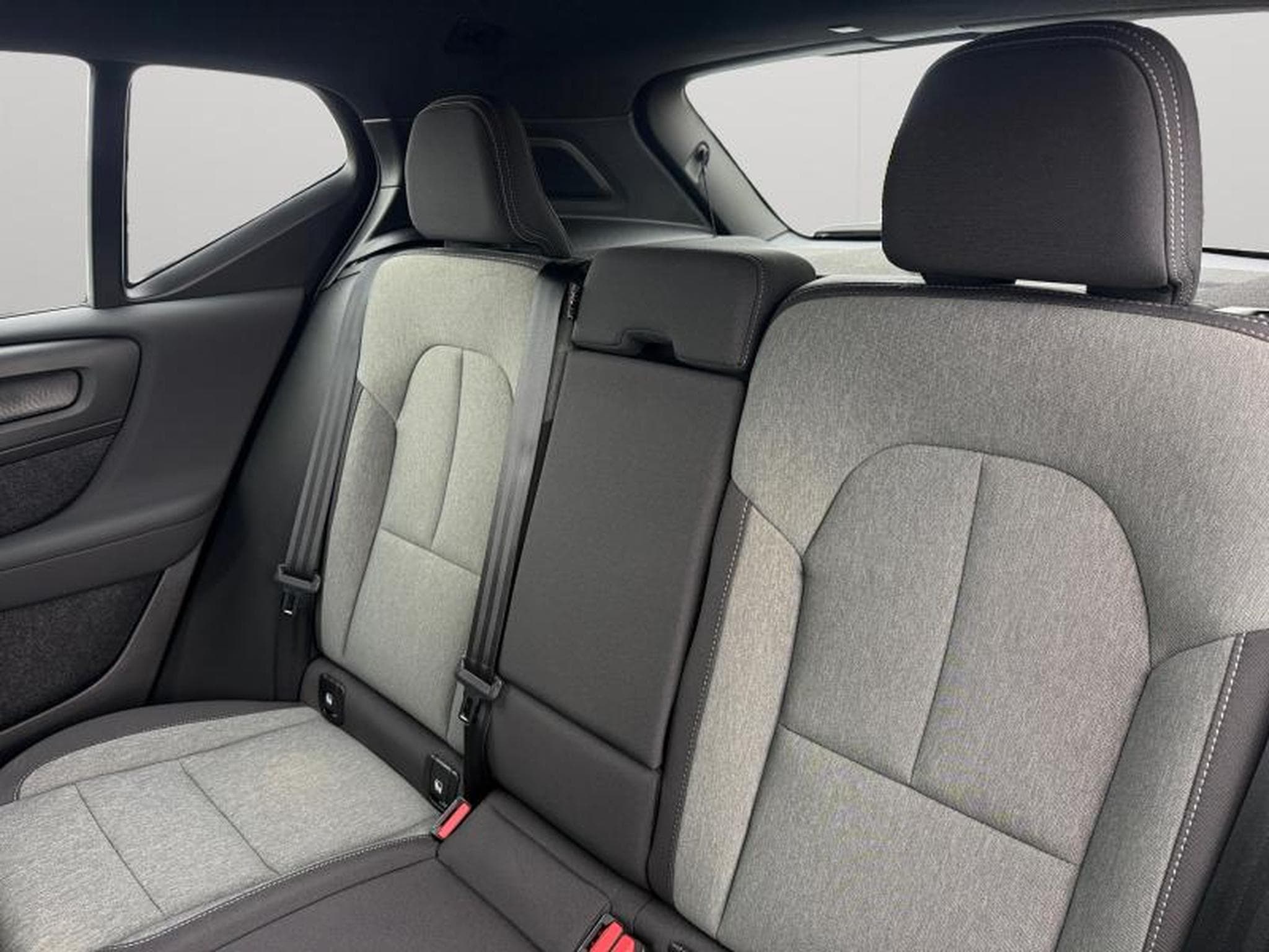 Volvo XC40 B3 Plus Dark / Essence (2025) - Foto 13