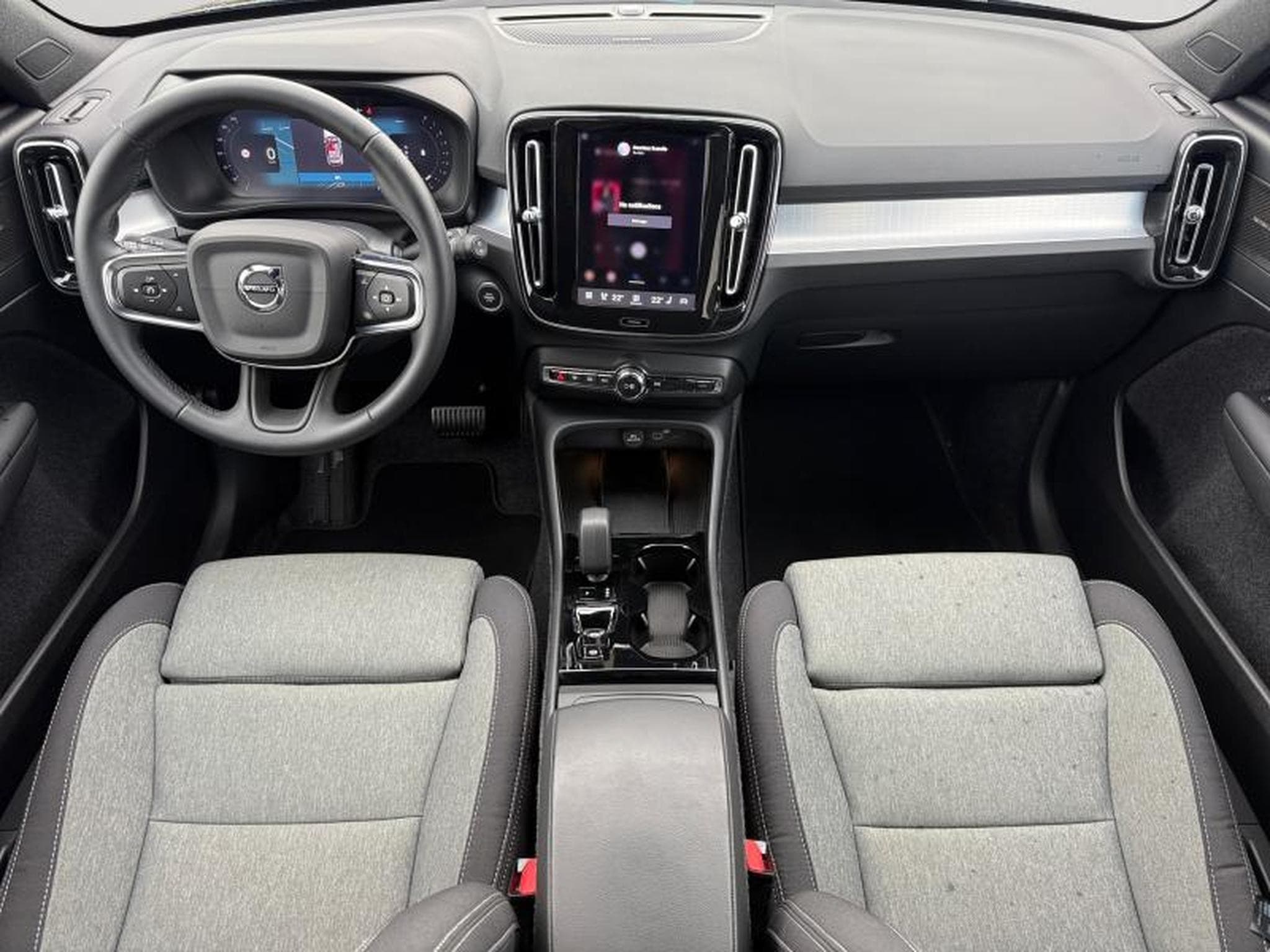 Volvo XC40 B3 Plus Dark / Essence (2025) - Foto 3