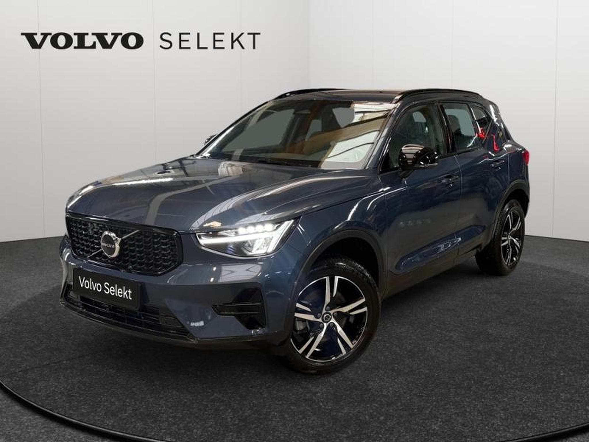 Volvo XC40 B3 Plus Dark / Essence (2025) - Foto 1