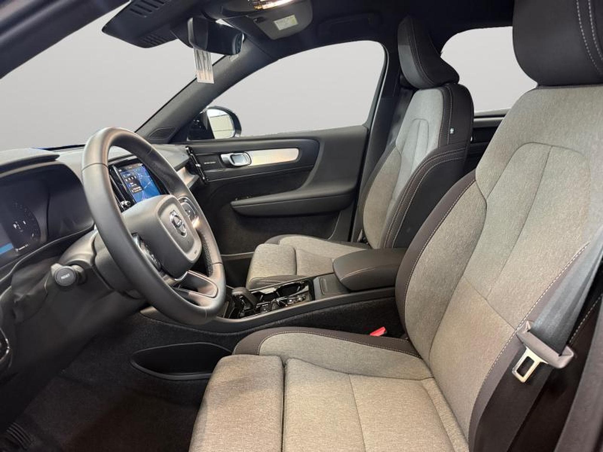 Volvo XC40 B3 Plus Dark / Essence (2025) - Foto 10