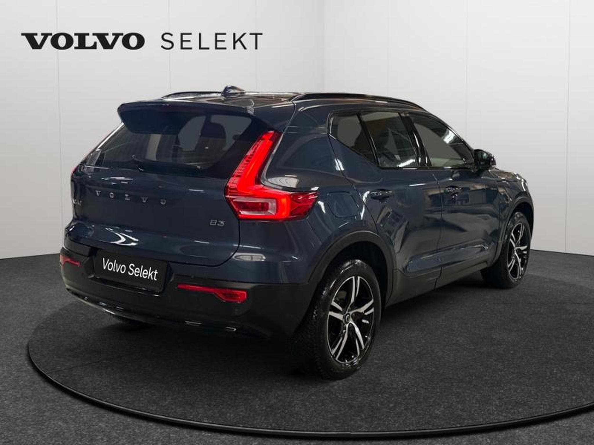 Volvo XC40 B3 Plus Dark / Essence (2025) - Foto 2