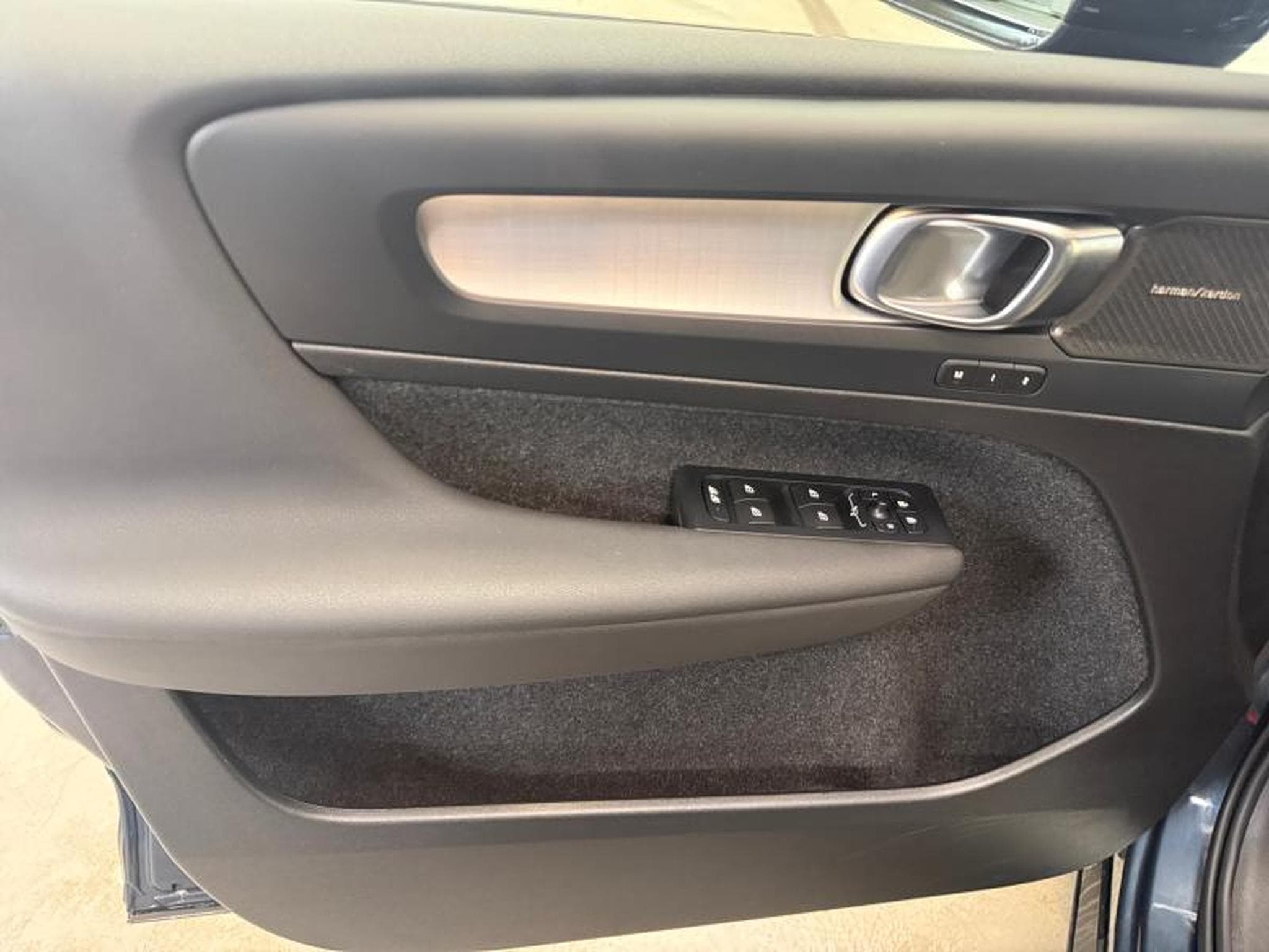 Volvo XC40 B3 Plus Dark / Essence (2025) - Foto 20