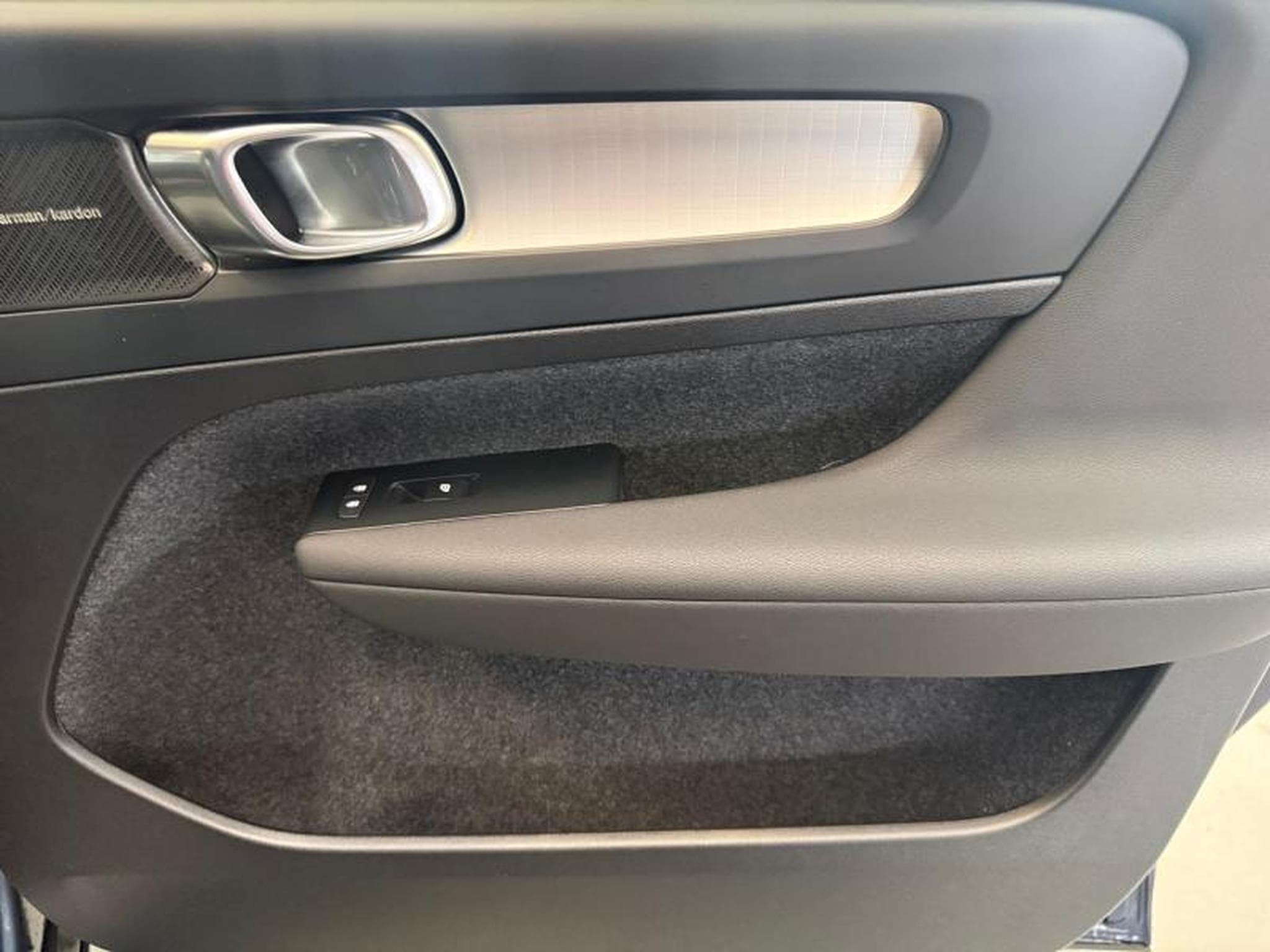 Volvo XC40 B3 Plus Dark / Essence (2025) - Foto 21