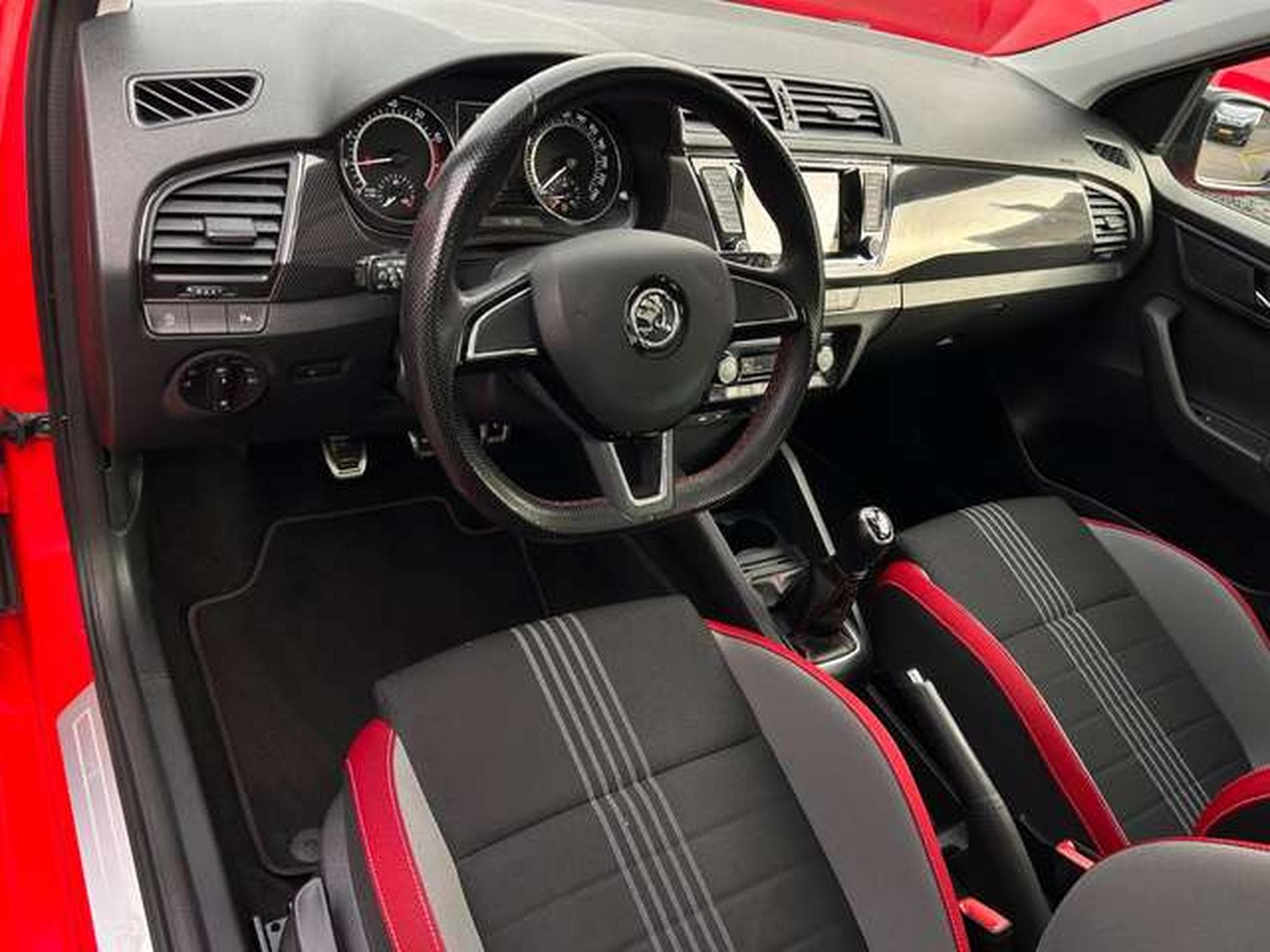 Skoda Fabia 1.0 TSI 110 MONTE CARLO (2017) - Photo 12