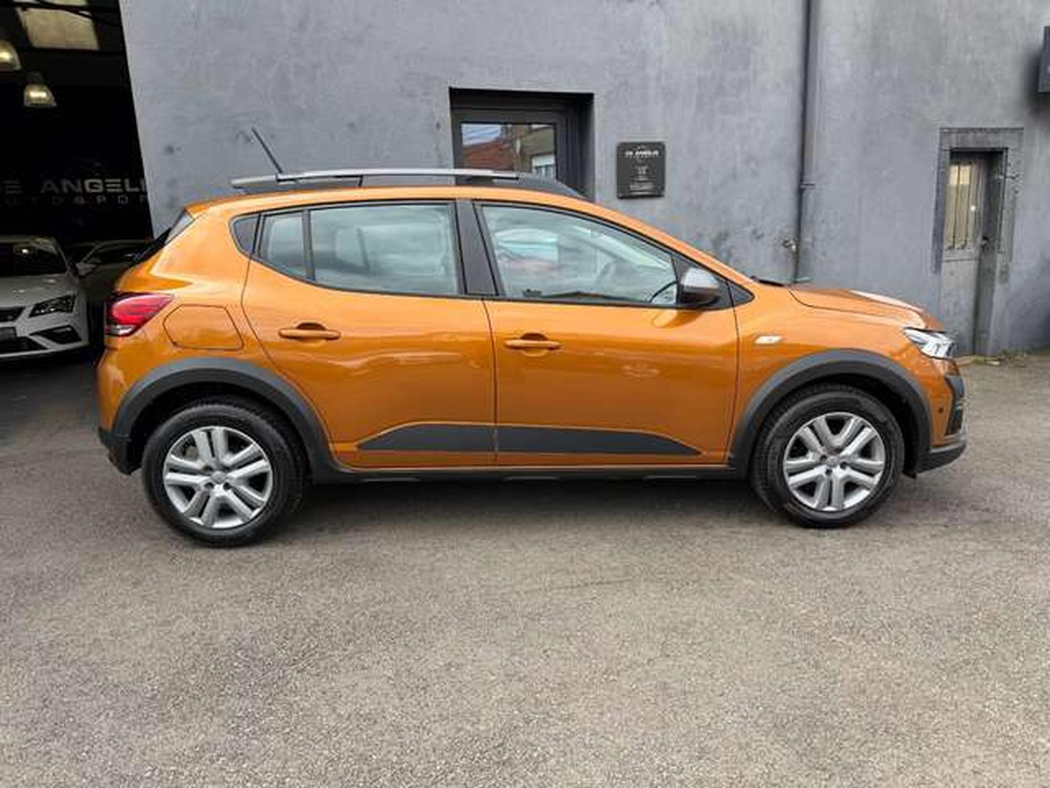 Dacia Sandero 1.0 TCE 91 STEPWAY (2023) - Photo 10