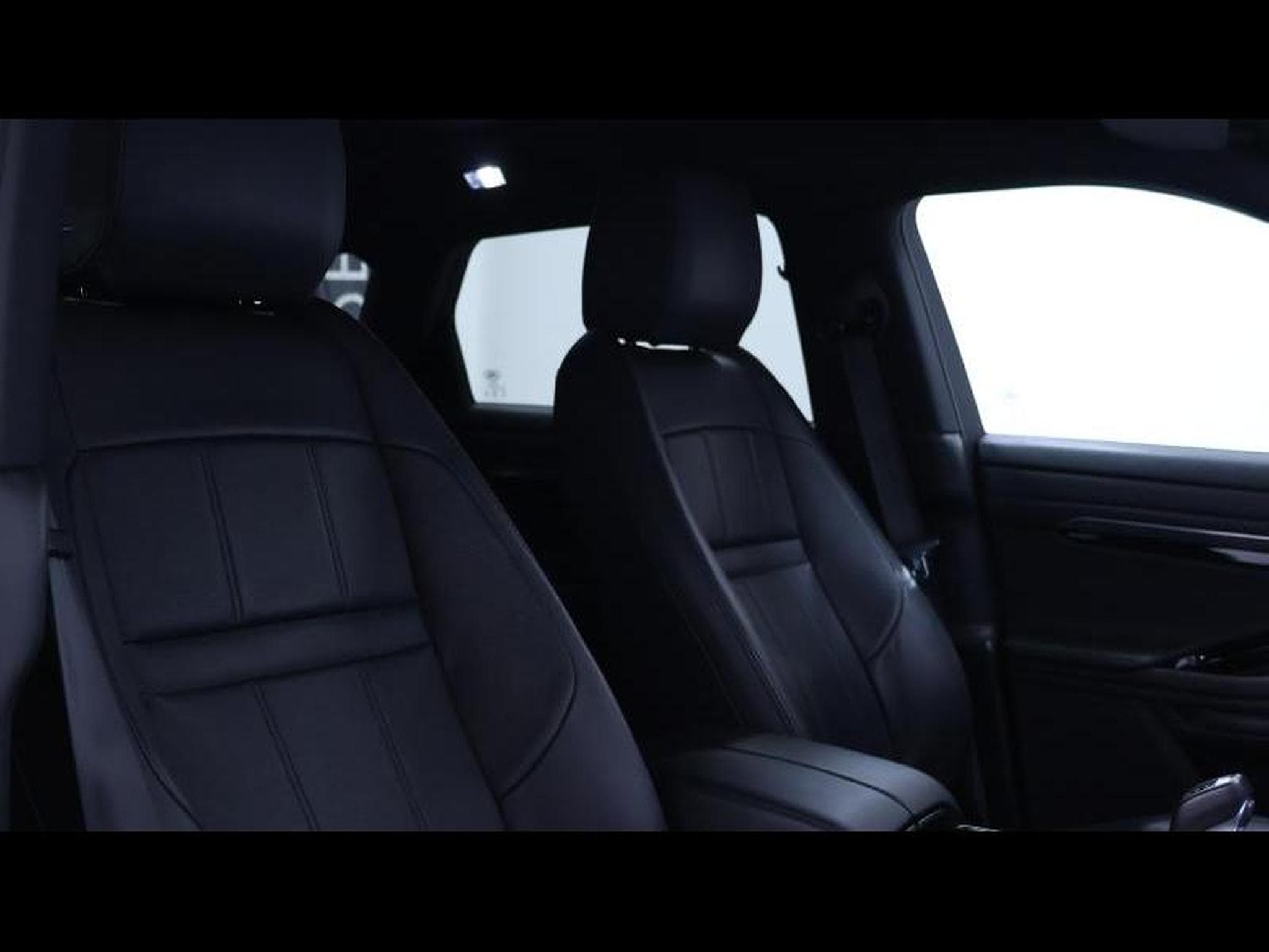 Land-Rover Range Rover Evoque D165 S R-Dynamic AWD Auto (2023) - Photo 11