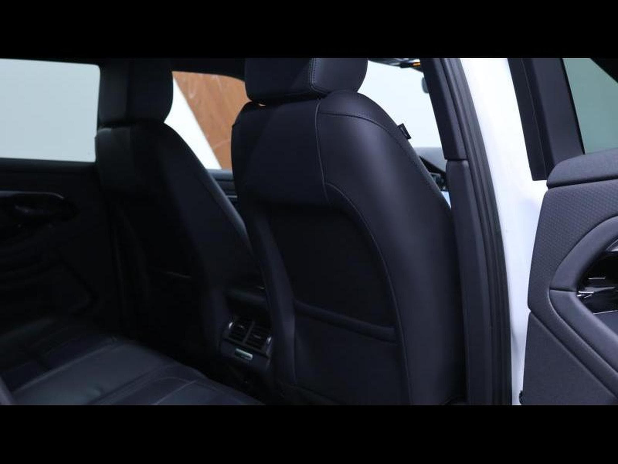 Land-Rover Range Rover Evoque D165 S R-Dynamic AWD Auto (2023) - Photo 12