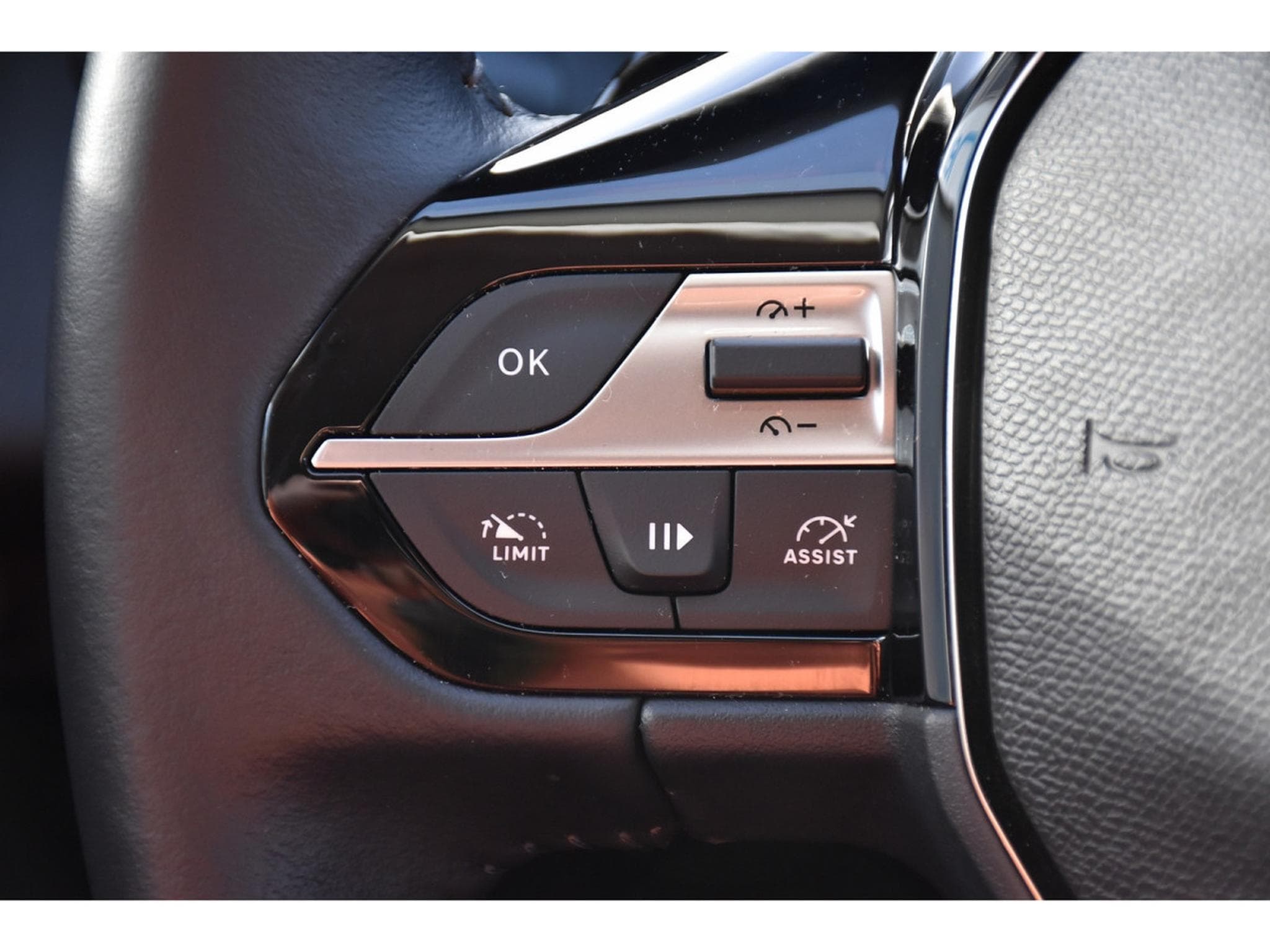 Peugeot 308 1.2 PureTech Allure EAT8 GPS LANE CAM 1° MAIN (2024) - Foto 20