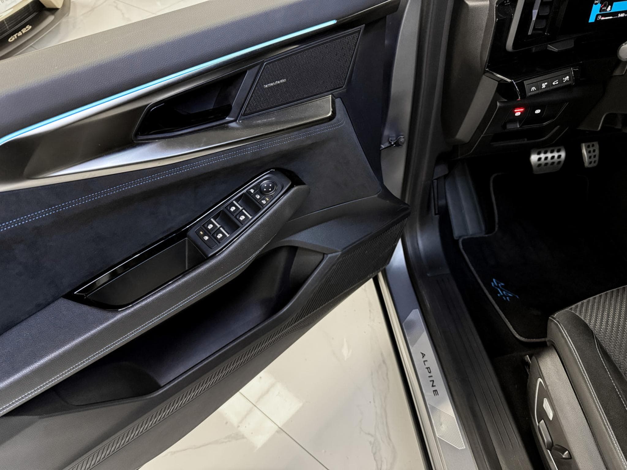 Renault Austral Iconic Esprit Alpine Mild Hybrid (2023) - Photo 11