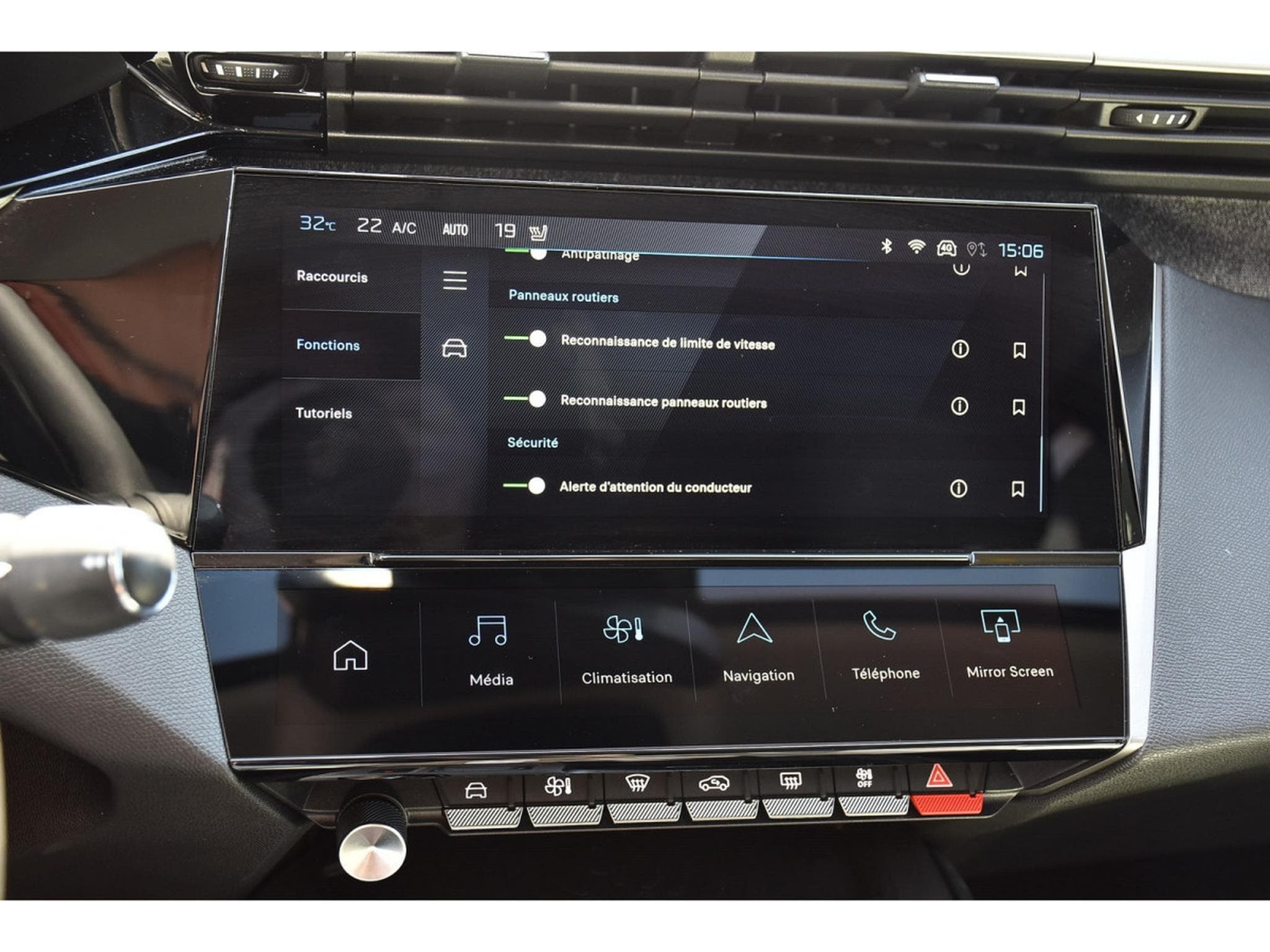 Peugeot 408 1.2 PureTech Allure EAT8 SG CHFF LANE CAM360 JA19 1° MAIN (2024) - Foto 16