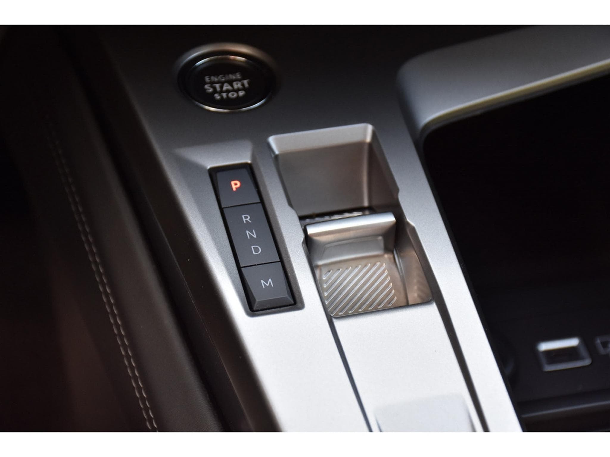 Peugeot 408 1.2 PureTech Allure EAT8 SG CHFF LANE CAM360 JA19 1° MAIN (2024) - Foto 22