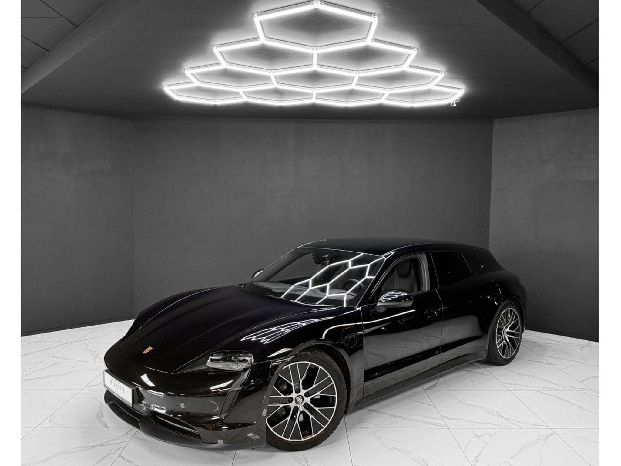Porsche Taycan Sport Turismo / PERFORMANCE / PANO / PDLS + / 360° (2023) - Photo 1