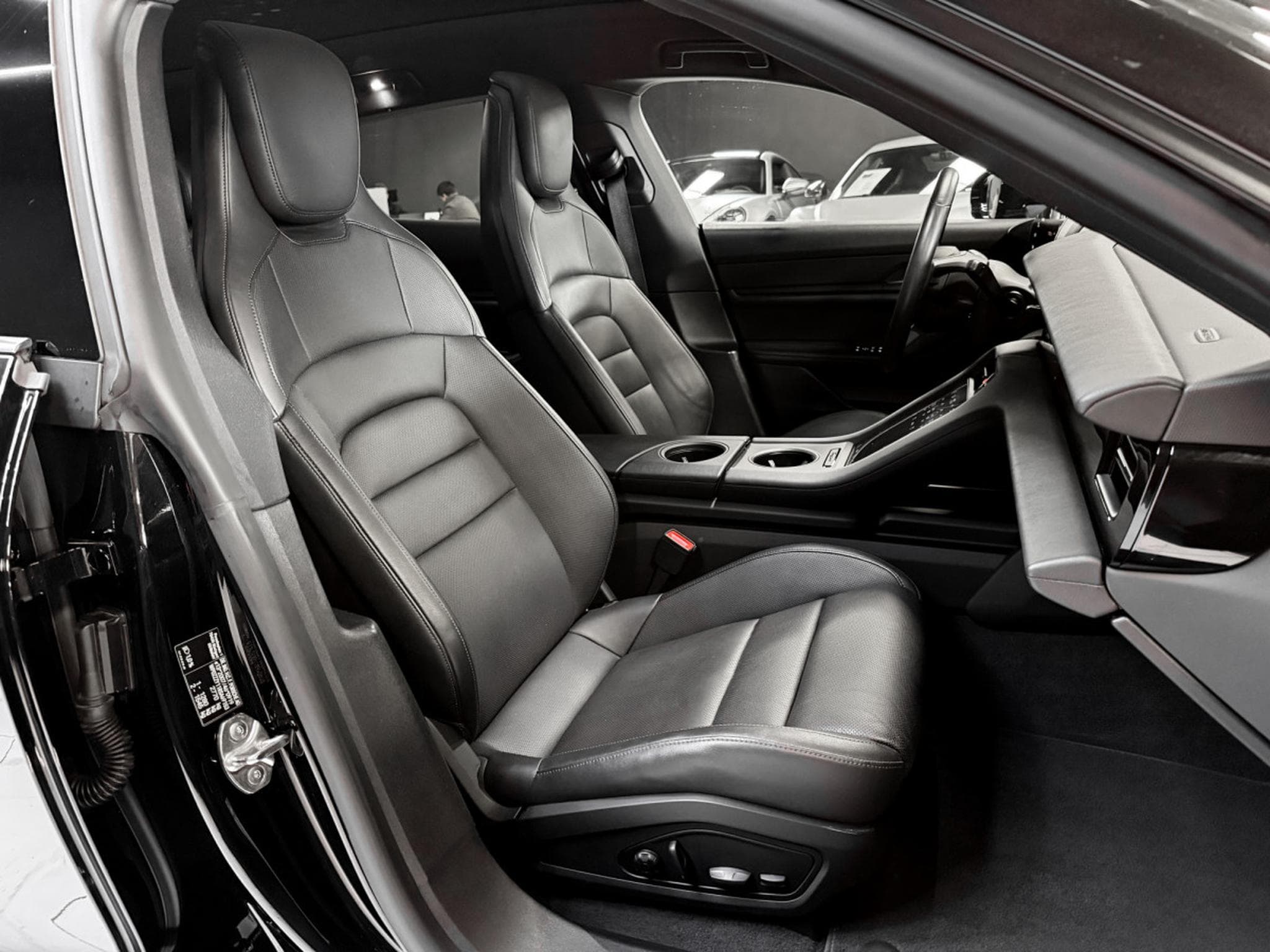 Porsche Taycan Sport Turismo / PERFORMANCE / PANO / PDLS + / 360° (2023) - Photo 11