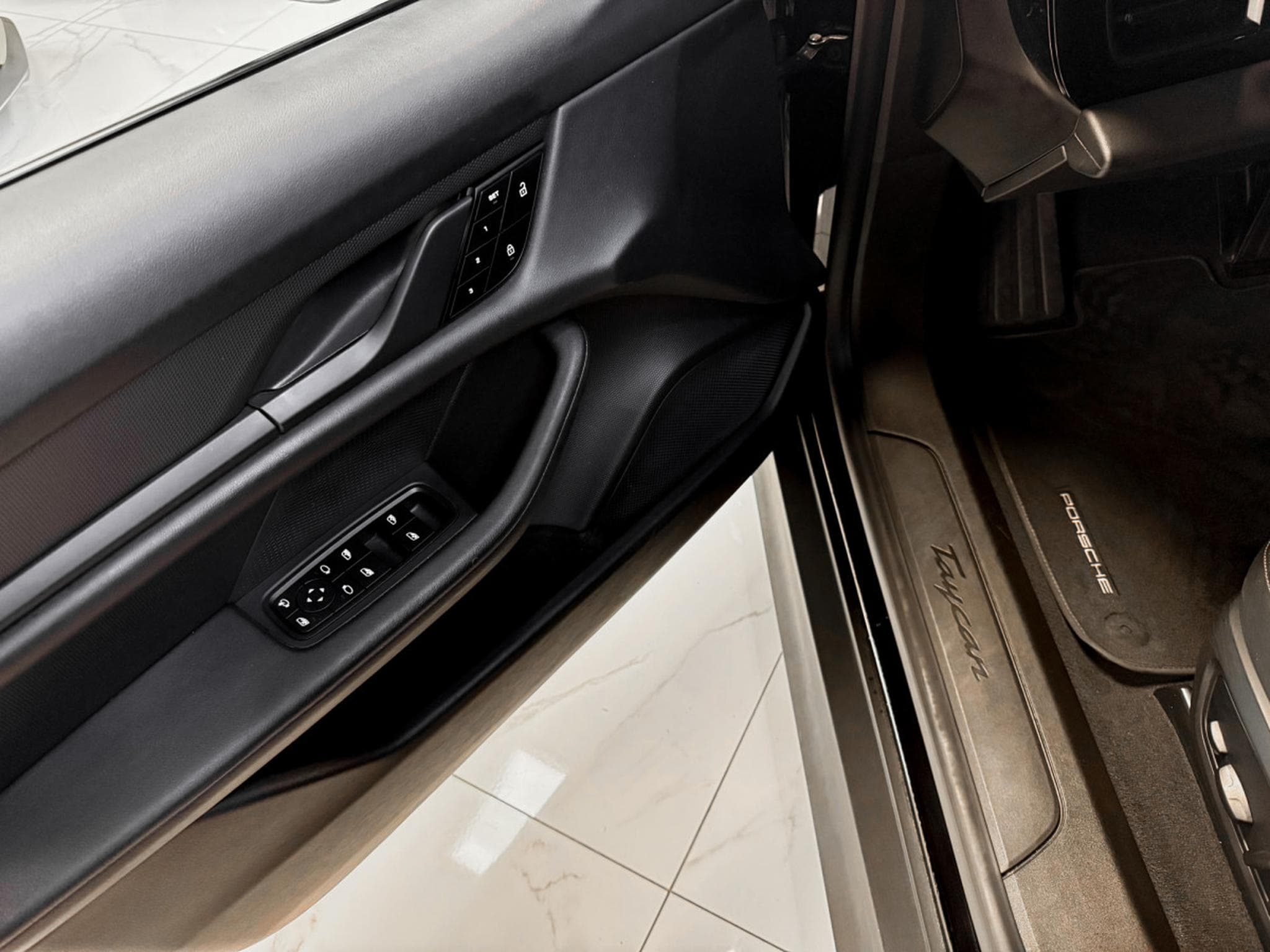 Porsche Taycan Sport Turismo / PERFORMANCE / PANO / PDLS + / 360° (2023) - Photo 13