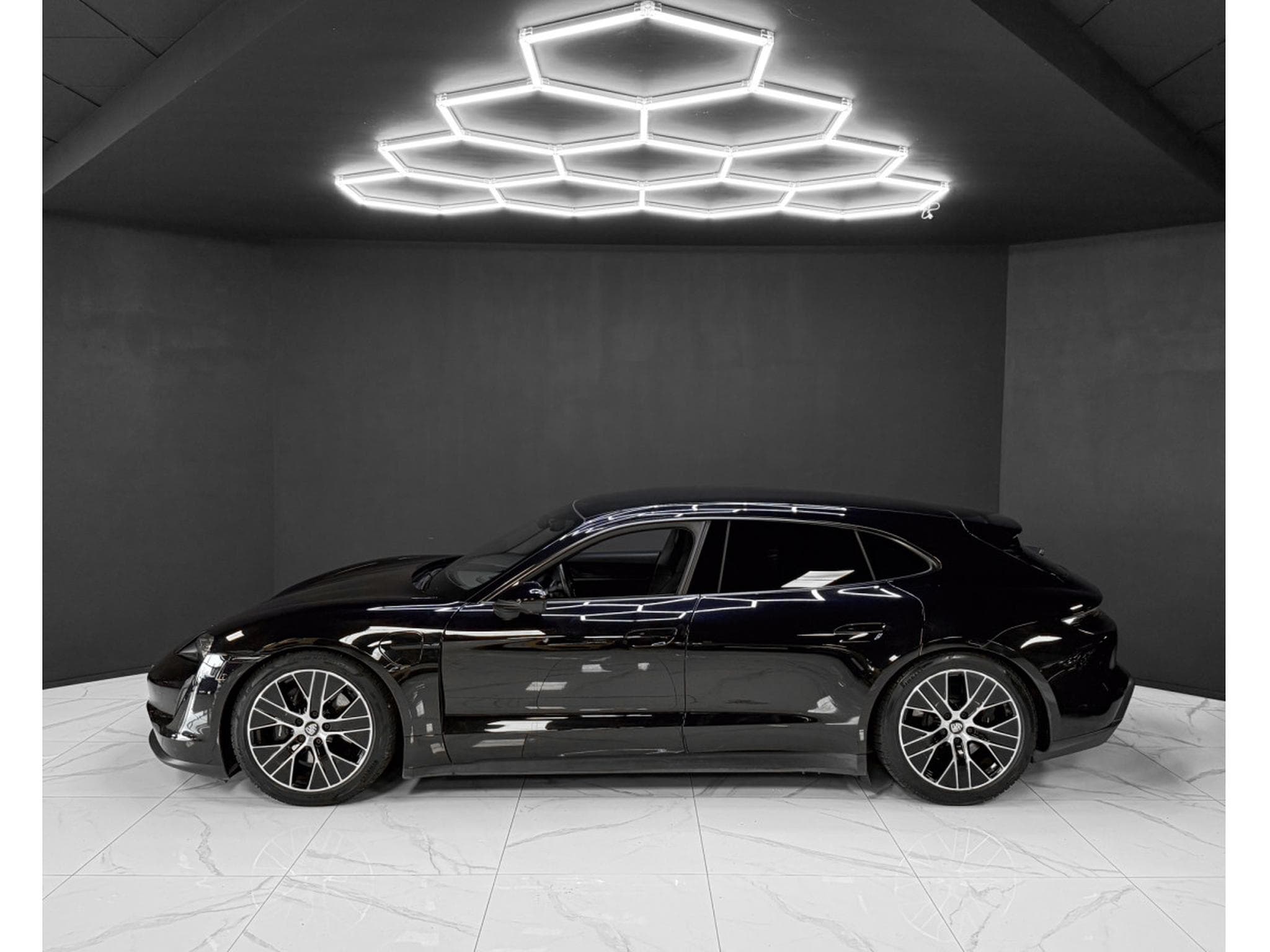 Porsche Taycan Sport Turismo / PERFORMANCE / PANO / PDLS + / 360° (2023) - Photo 2