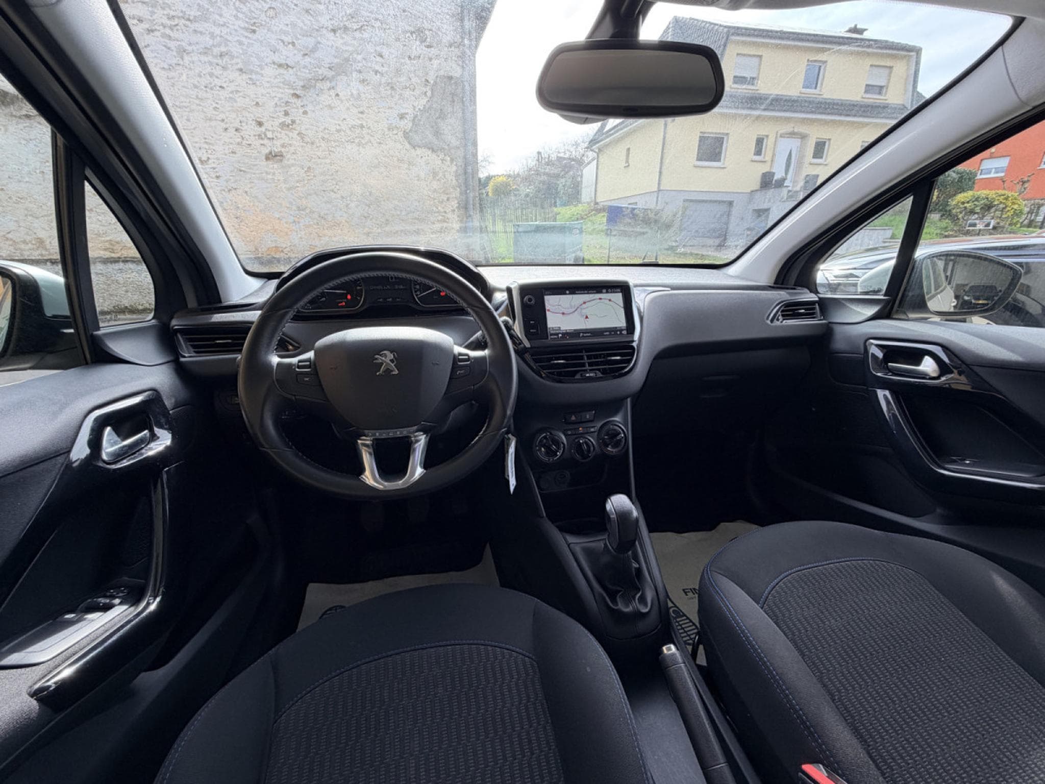 Peugeot 208 1.2 Signature 45.000km (2018) - Photo 9