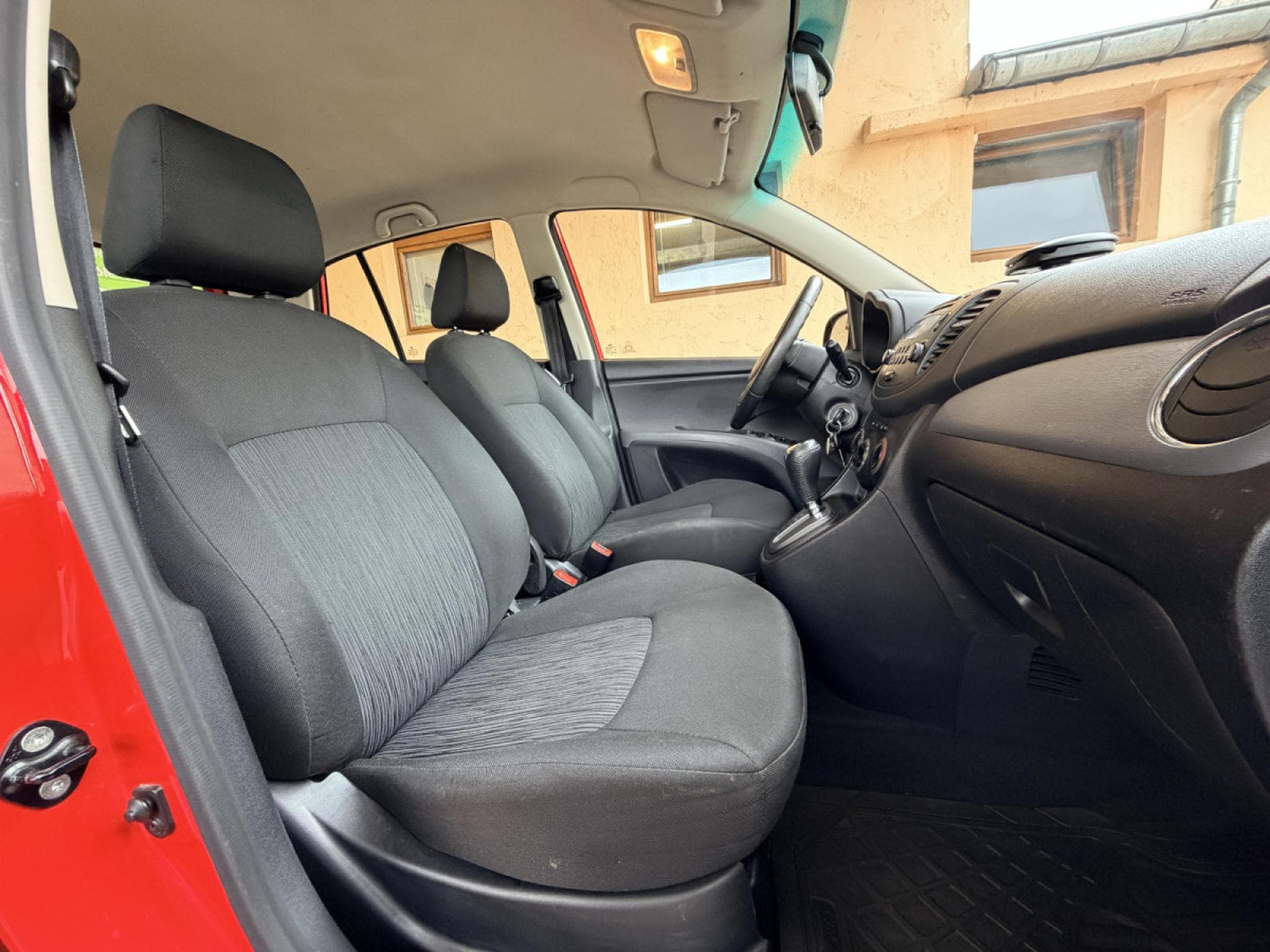 Hyundai i10 1.0 Essence  Automatique (2013) - Photo 8