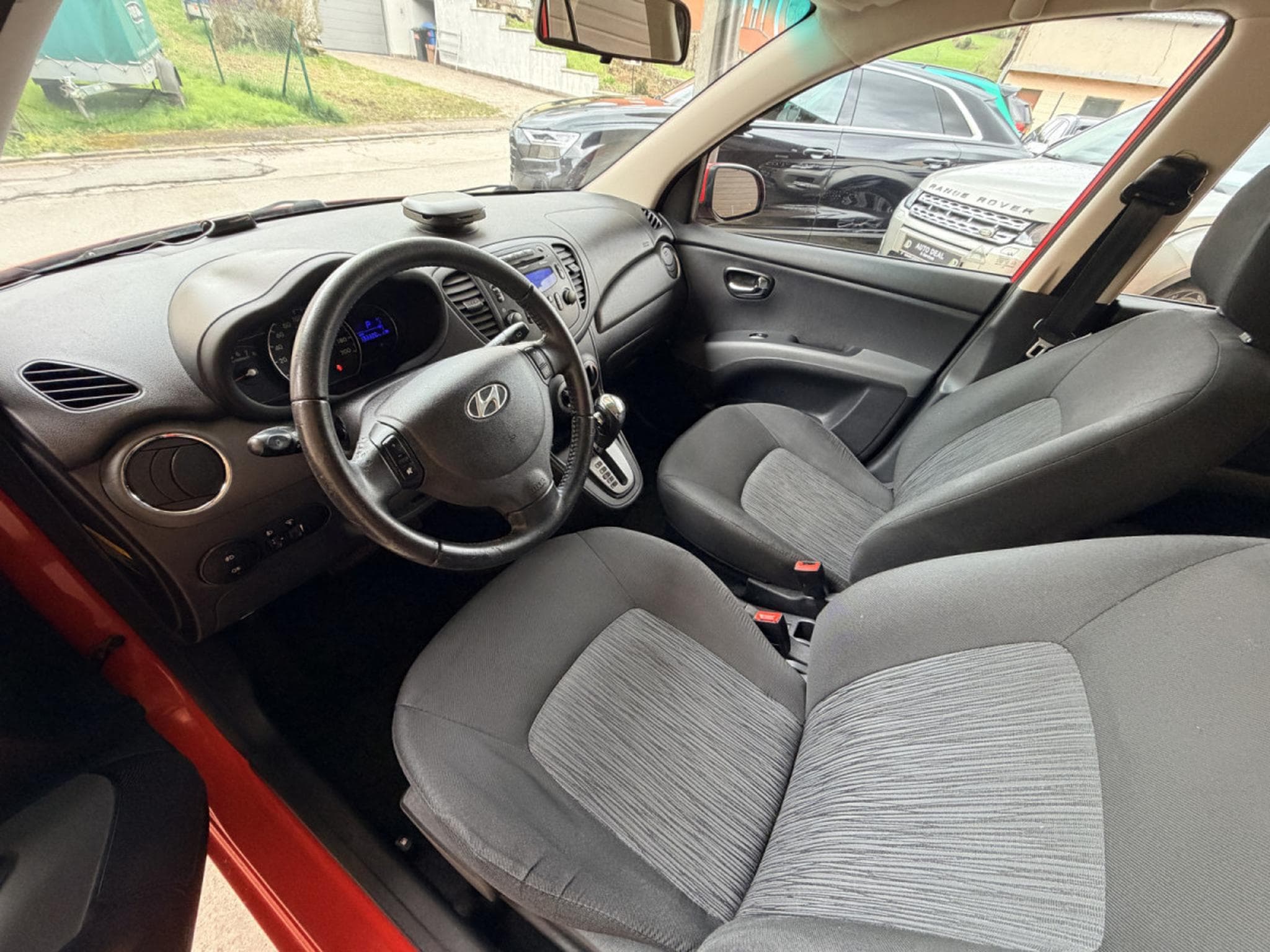 Hyundai i10 1.0 Essence  Automatique (2013) - Photo 9