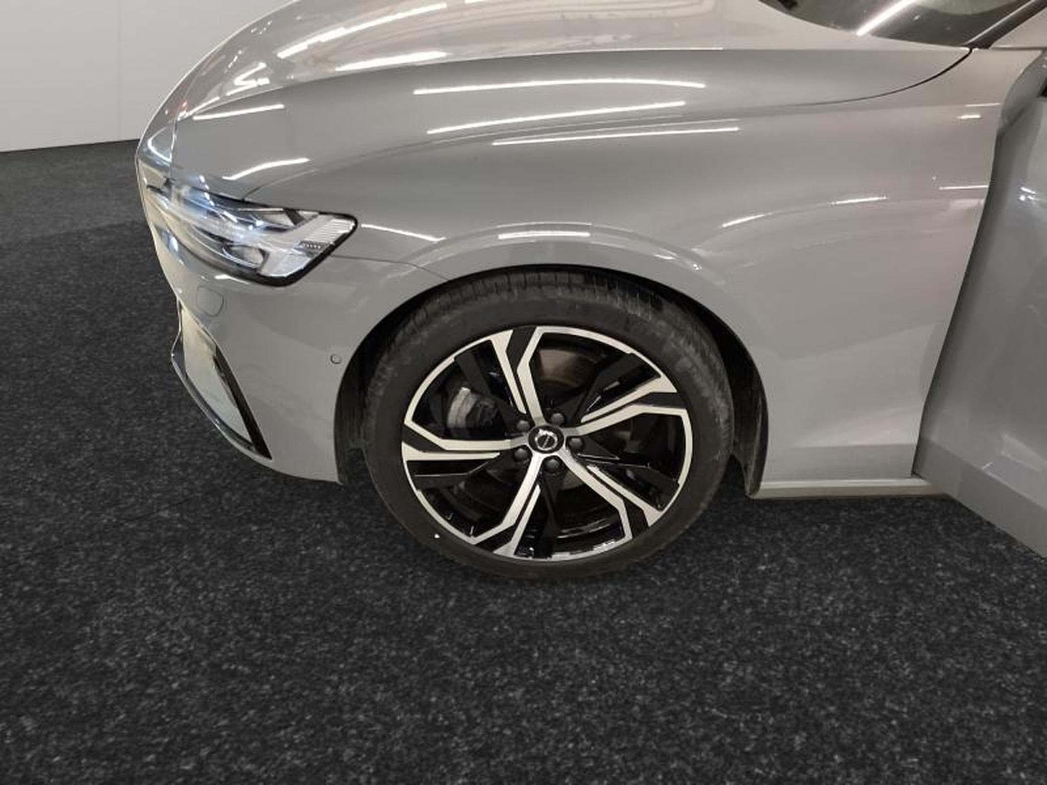 Volvo V60 B4 Plus Dark / Essence (2025) - Photo 14