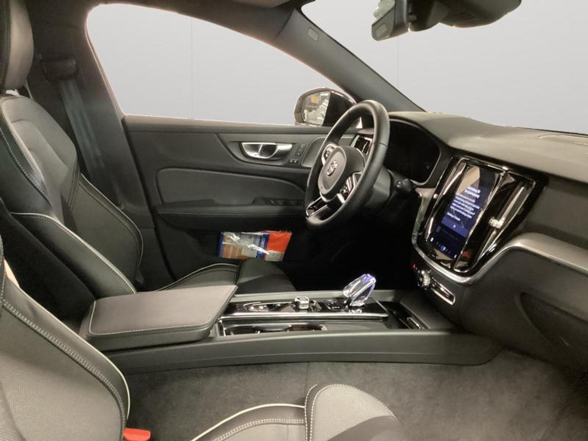 Volvo V60 B4 Plus Dark / Essence (2025) - Photo 15