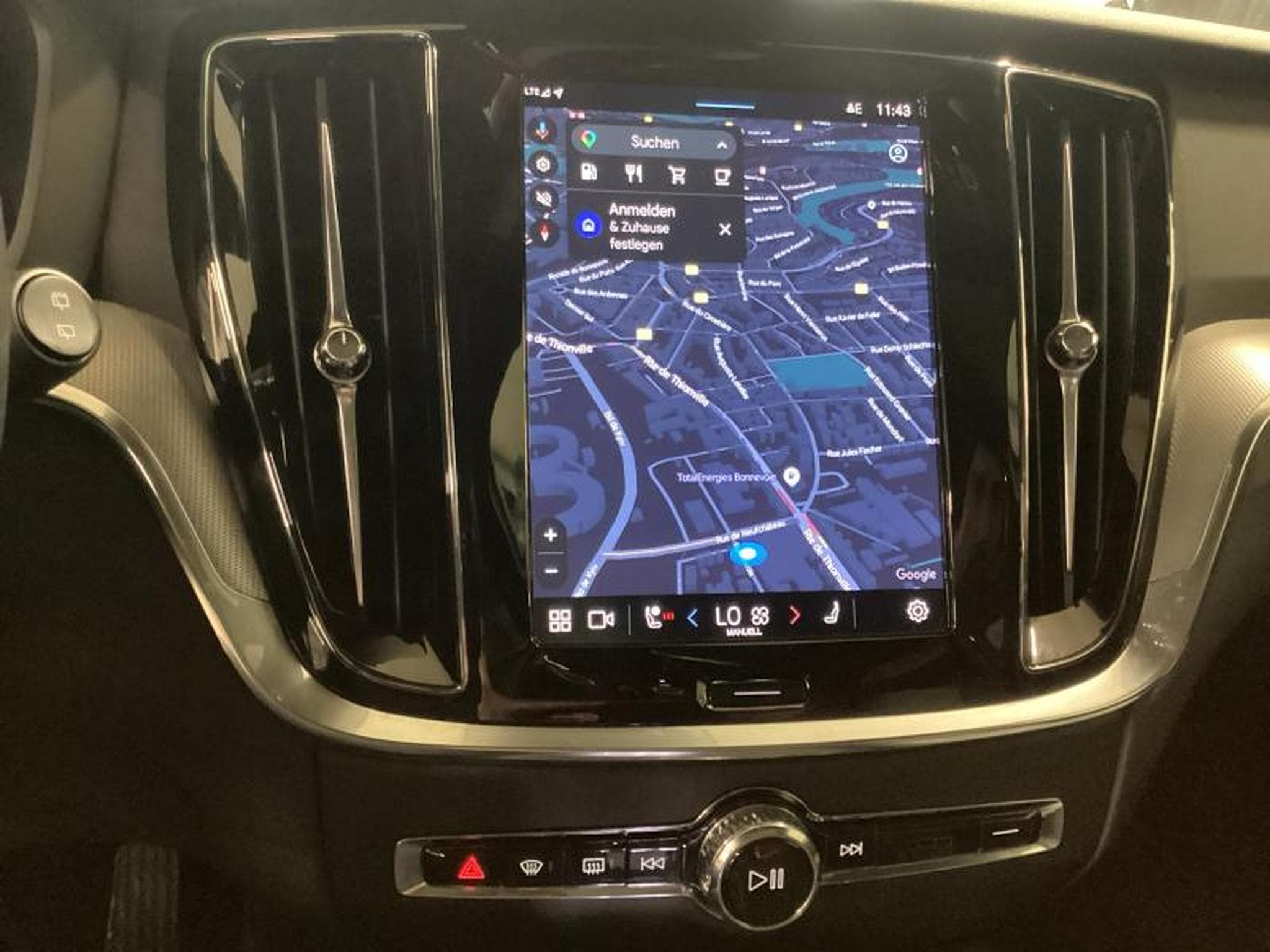 Volvo V60 B4 Plus Dark / Essence (2025) - Photo 16