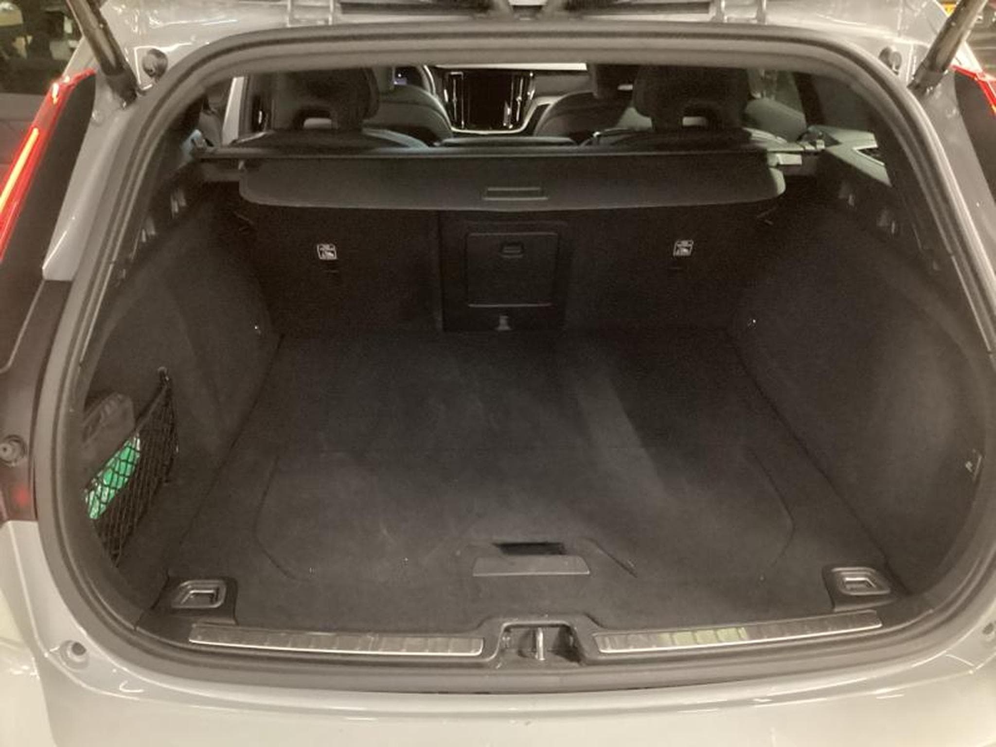 Volvo V60 B4 Plus Dark / Essence (2025) - Photo 19