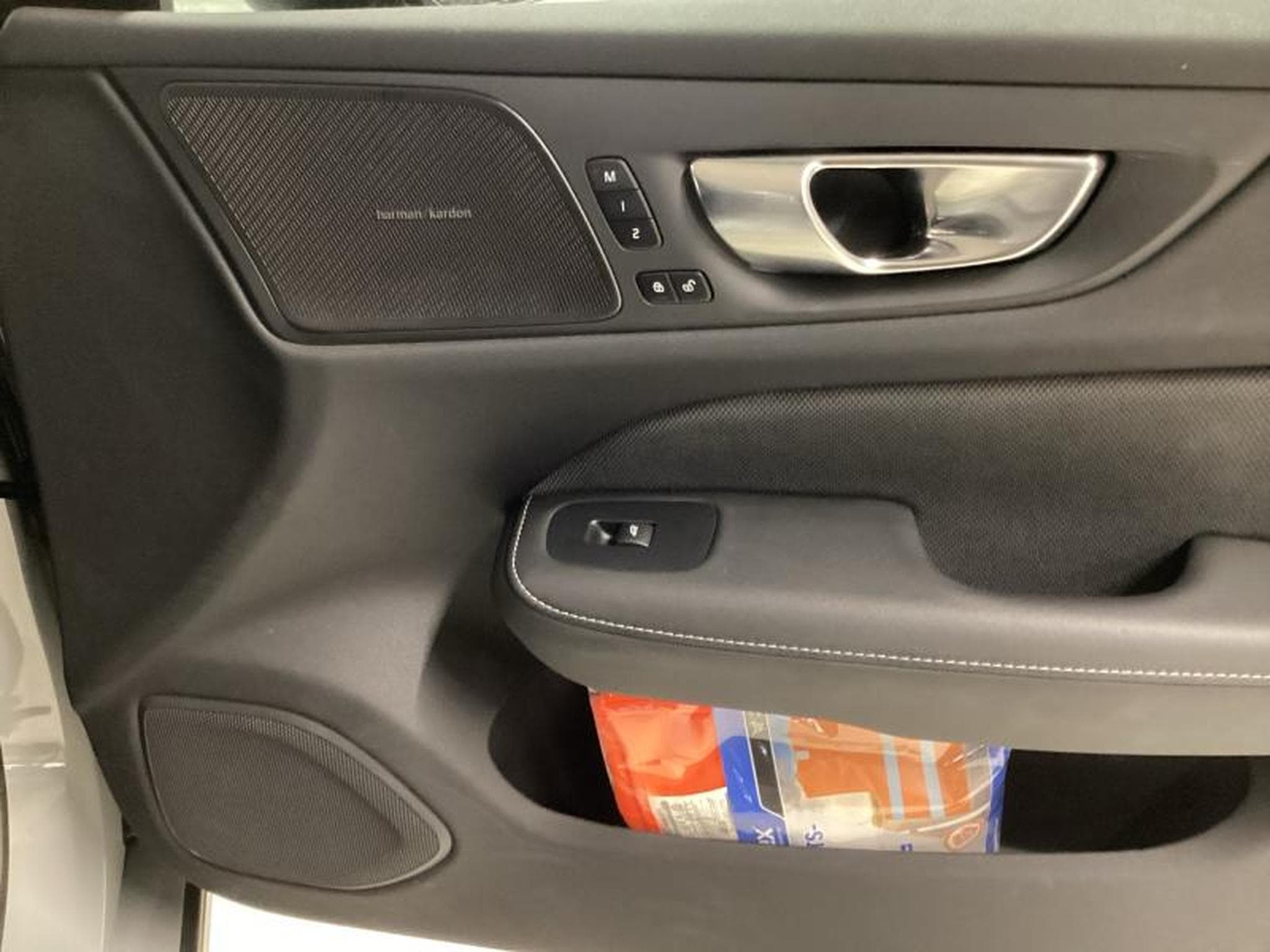 Volvo V60 B4 Plus Dark / Essence (2025) - Photo 21