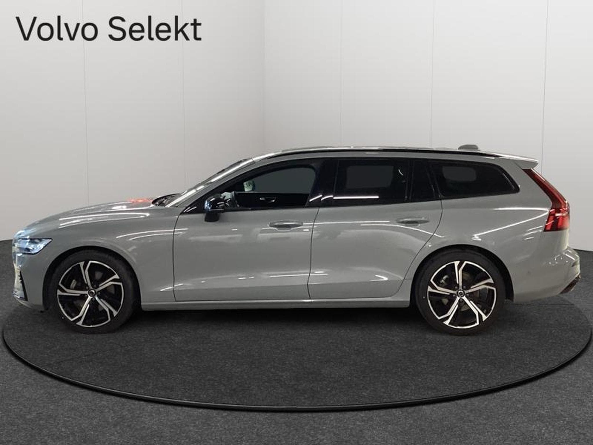 Volvo V60 B4 Plus Dark / Essence (2025) - Photo 4