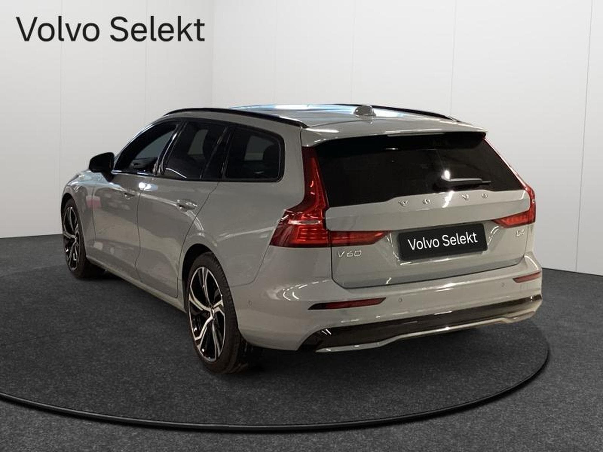 Volvo V60 B4 Plus Dark / Essence (2025) - Photo 5