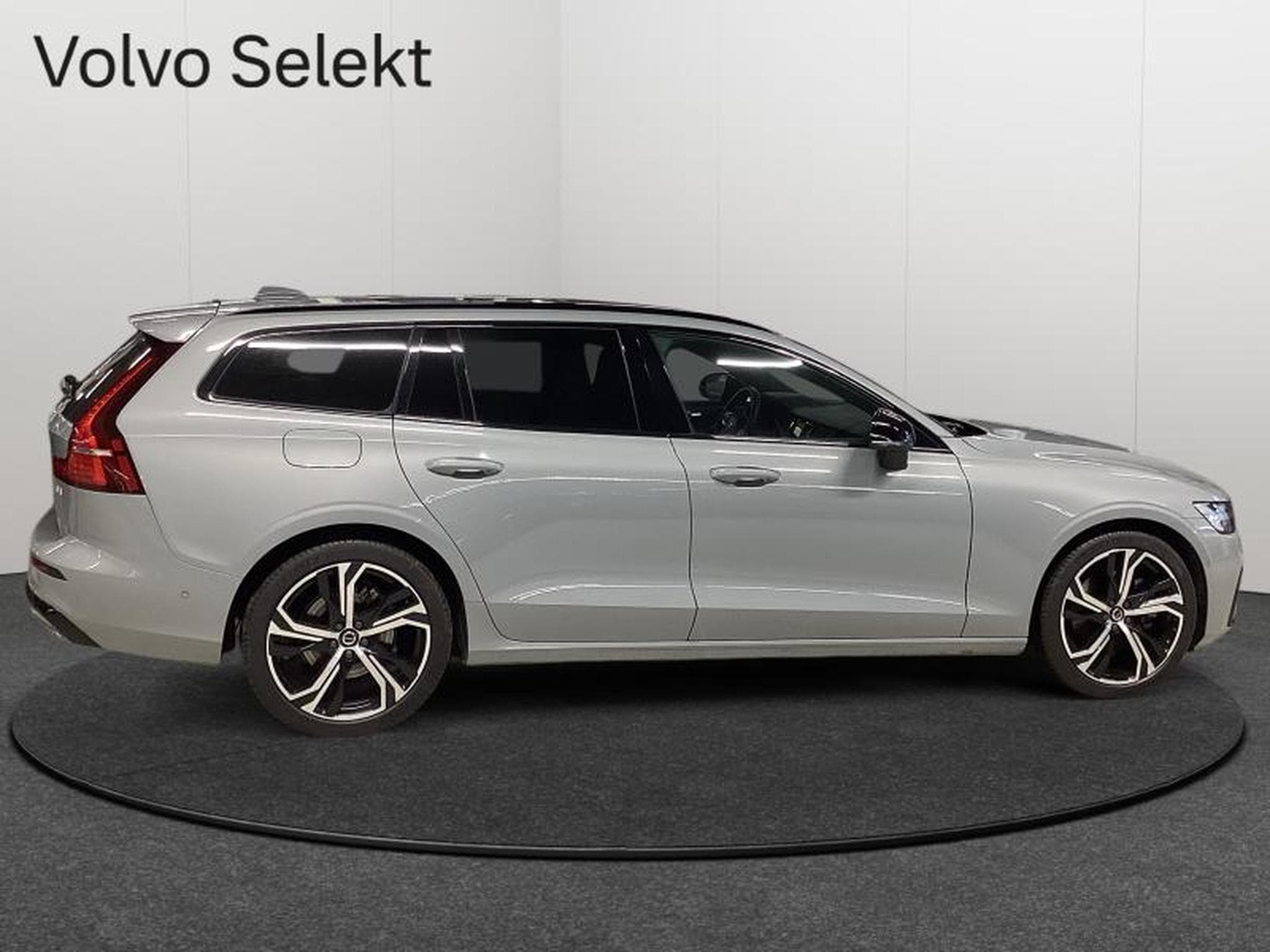 Volvo V60 B4 Plus Dark / Essence (2025) - Photo 7