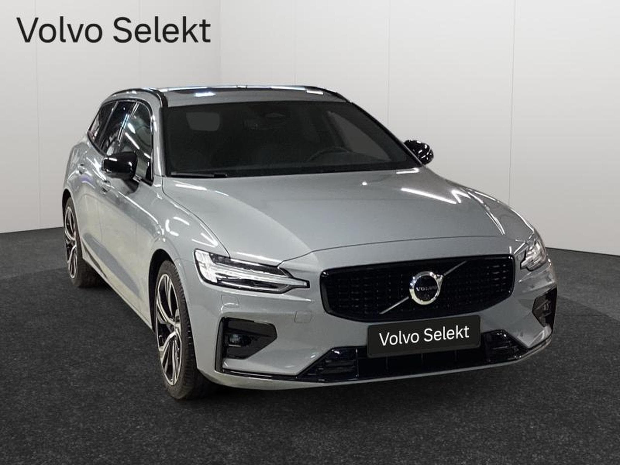 Volvo V60 B4 Plus Dark / Essence (2025) - Photo 8