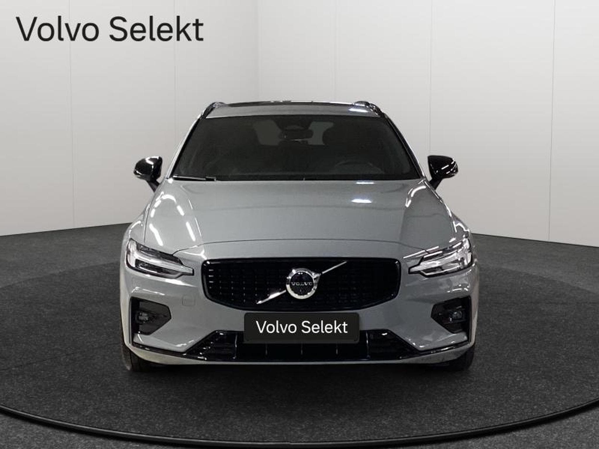 Volvo V60 B4 Plus Dark / Essence (2025) - Photo 9