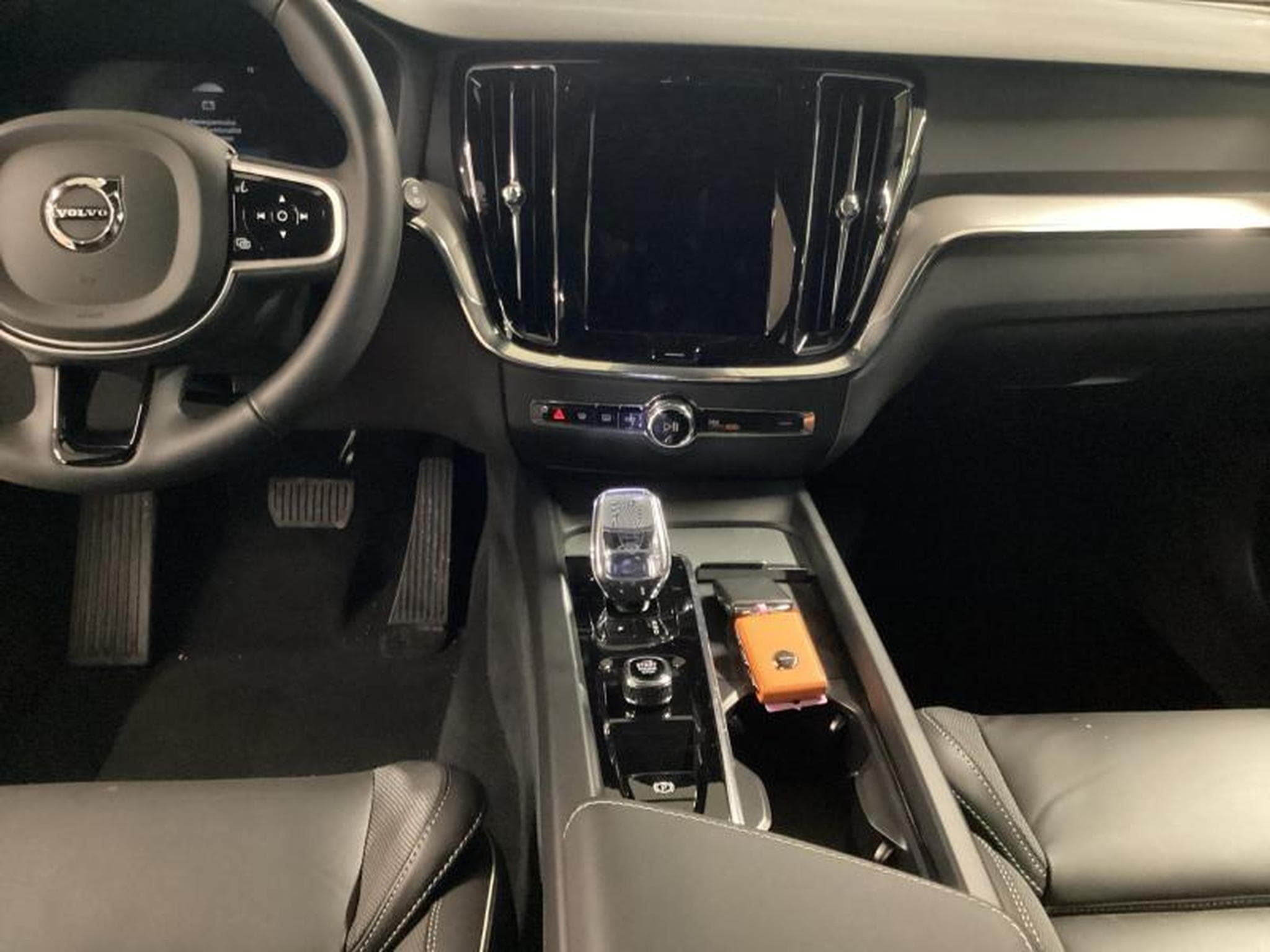 Volvo V60 B4 Plus Dark / Essence (2025) - Photo 11