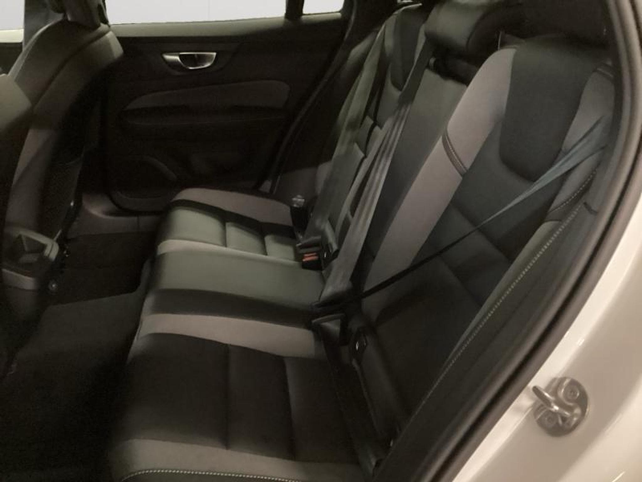 Volvo V60 B4 Plus Dark / Essence (2025) - Photo 14