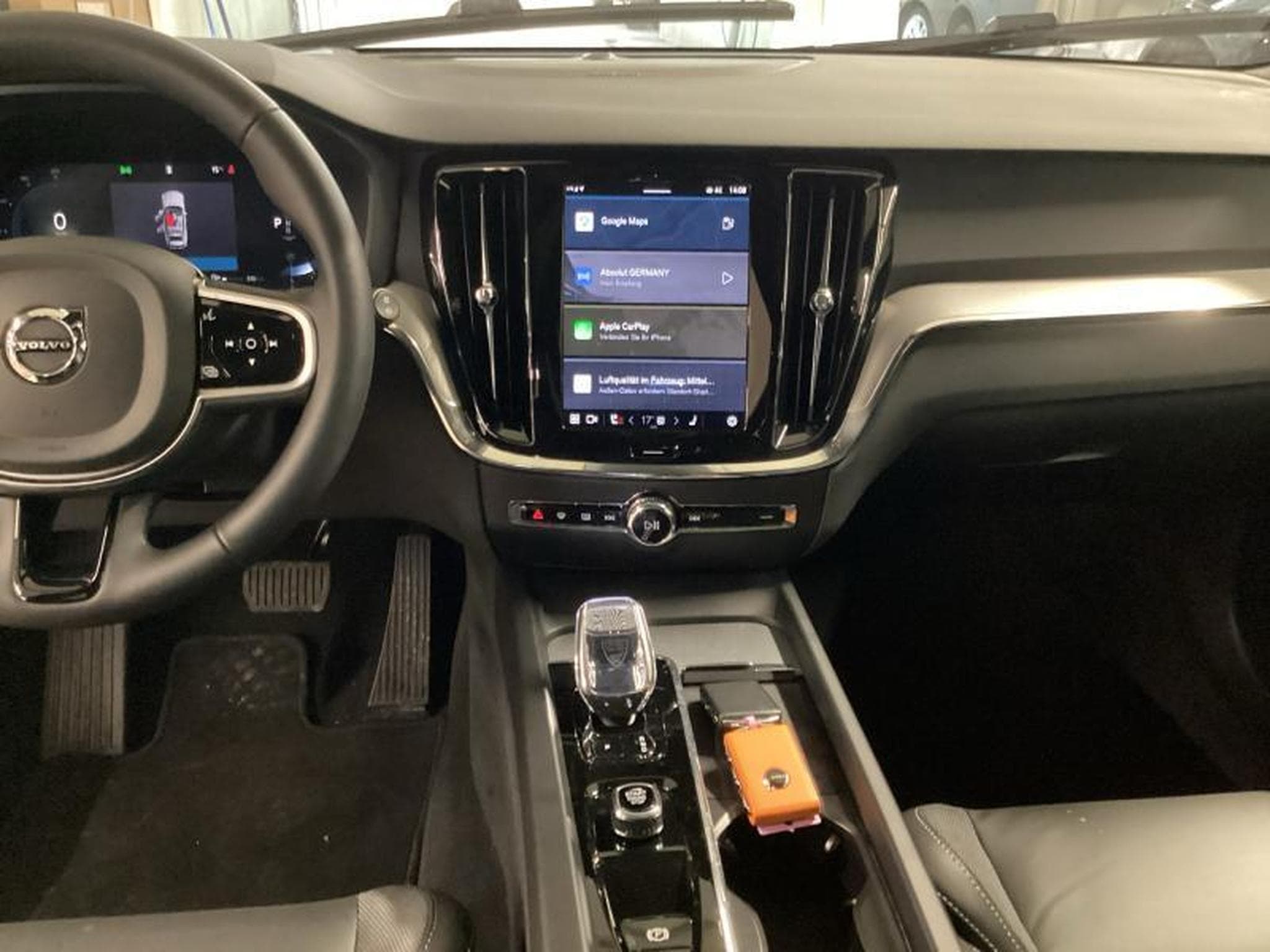 Volvo V60 B4 Plus Dark / Essence (2025) - Photo 16