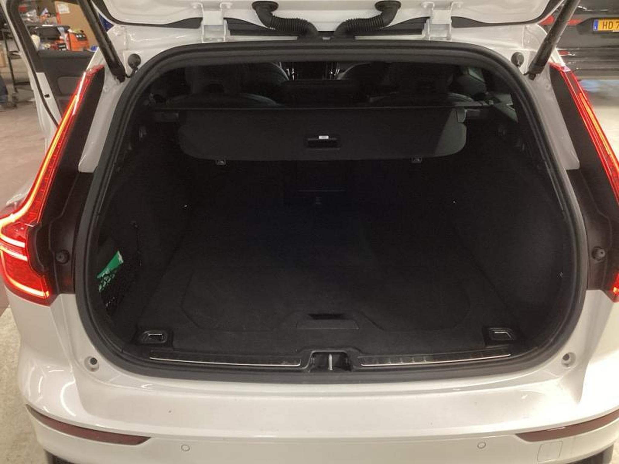 Volvo V60 B4 Plus Dark / Essence (2025) - Photo 19