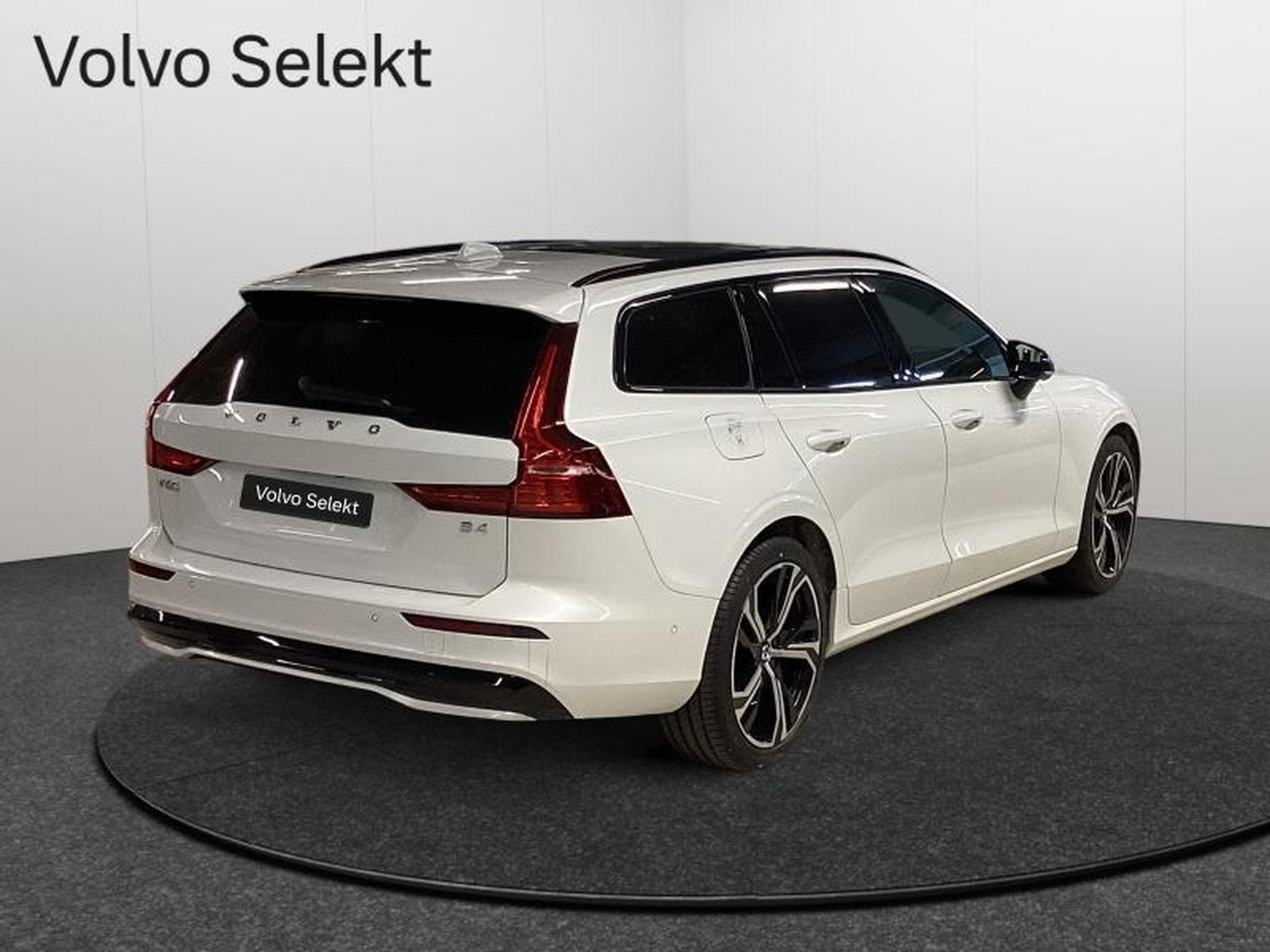 Volvo V60 B4 Plus Dark / Essence (2025) - Photo 2