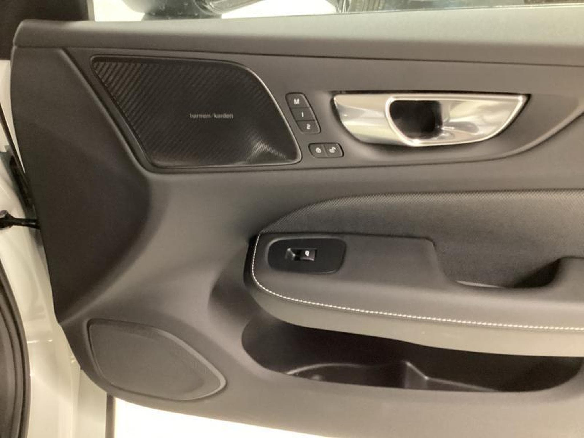 Volvo V60 B4 Plus Dark / Essence (2025) - Photo 21