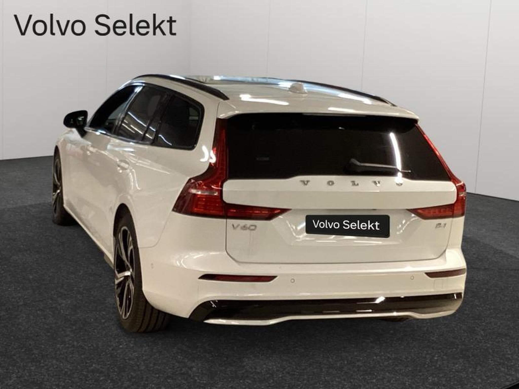 Volvo V60 B4 Plus Dark / Essence (2025) - Photo 4
