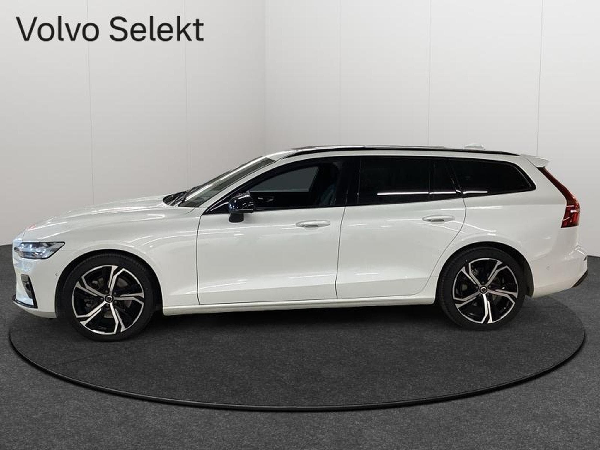 Volvo V60 B4 Plus Dark / Essence (2025) - Photo 5