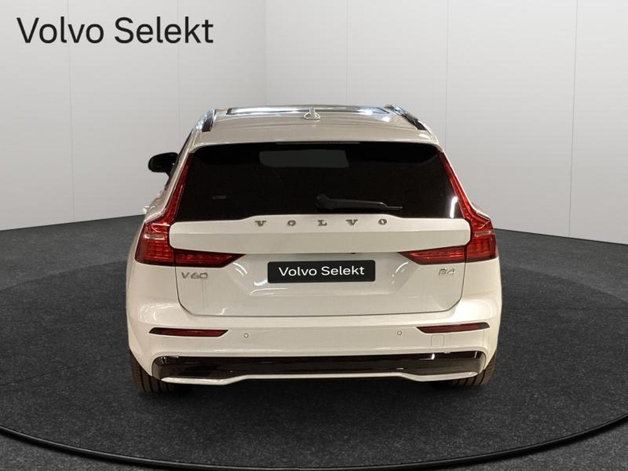 Volvo V60 B4 Plus Dark / Essence (2025) - Photo 6