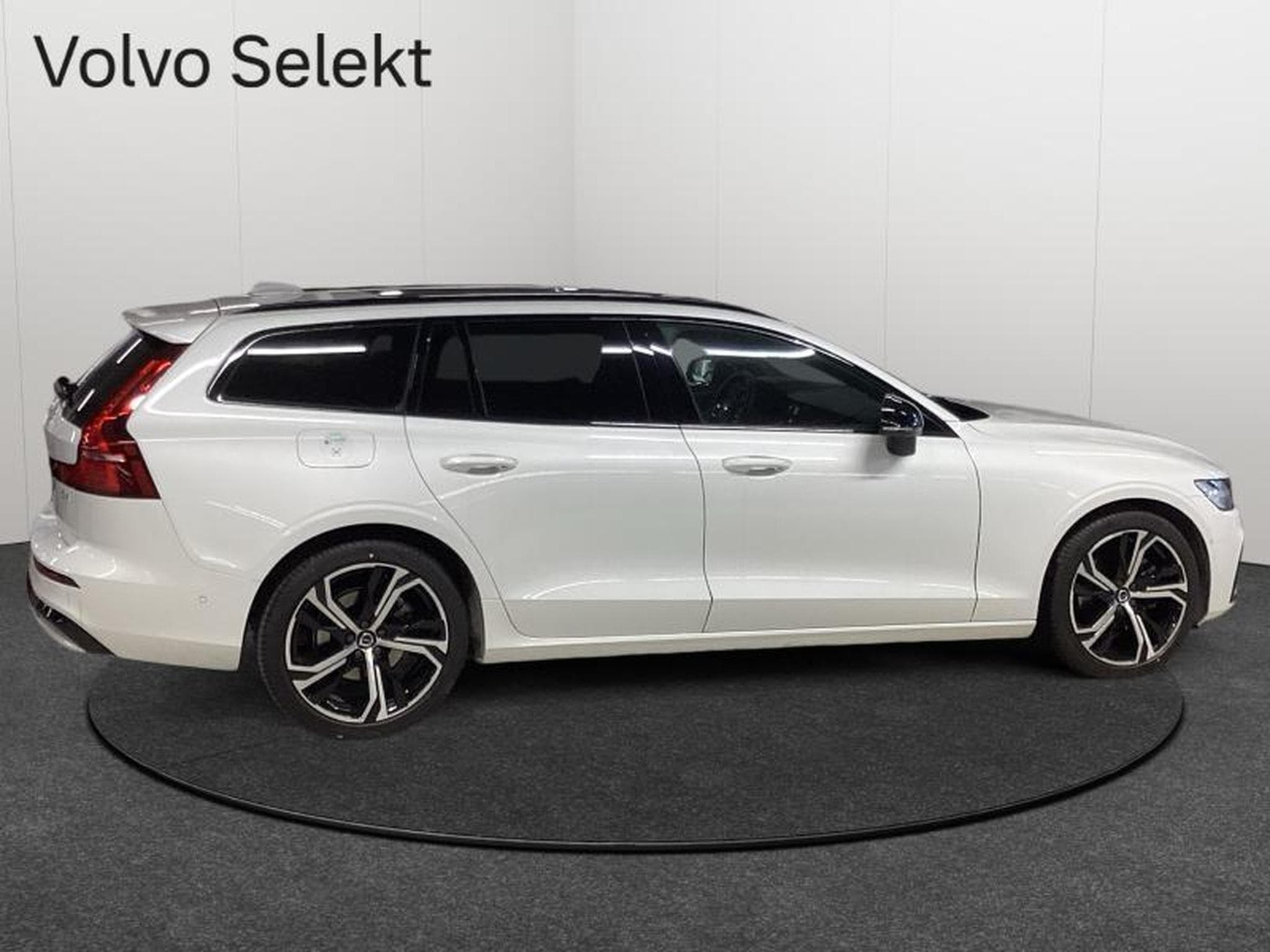 Volvo V60 B4 Plus Dark / Essence (2025) - Photo 7