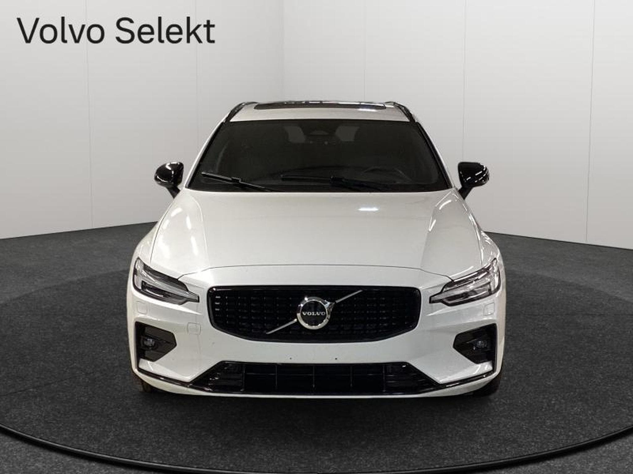 Volvo V60 B4 Plus Dark / Essence (2025) - Photo 9