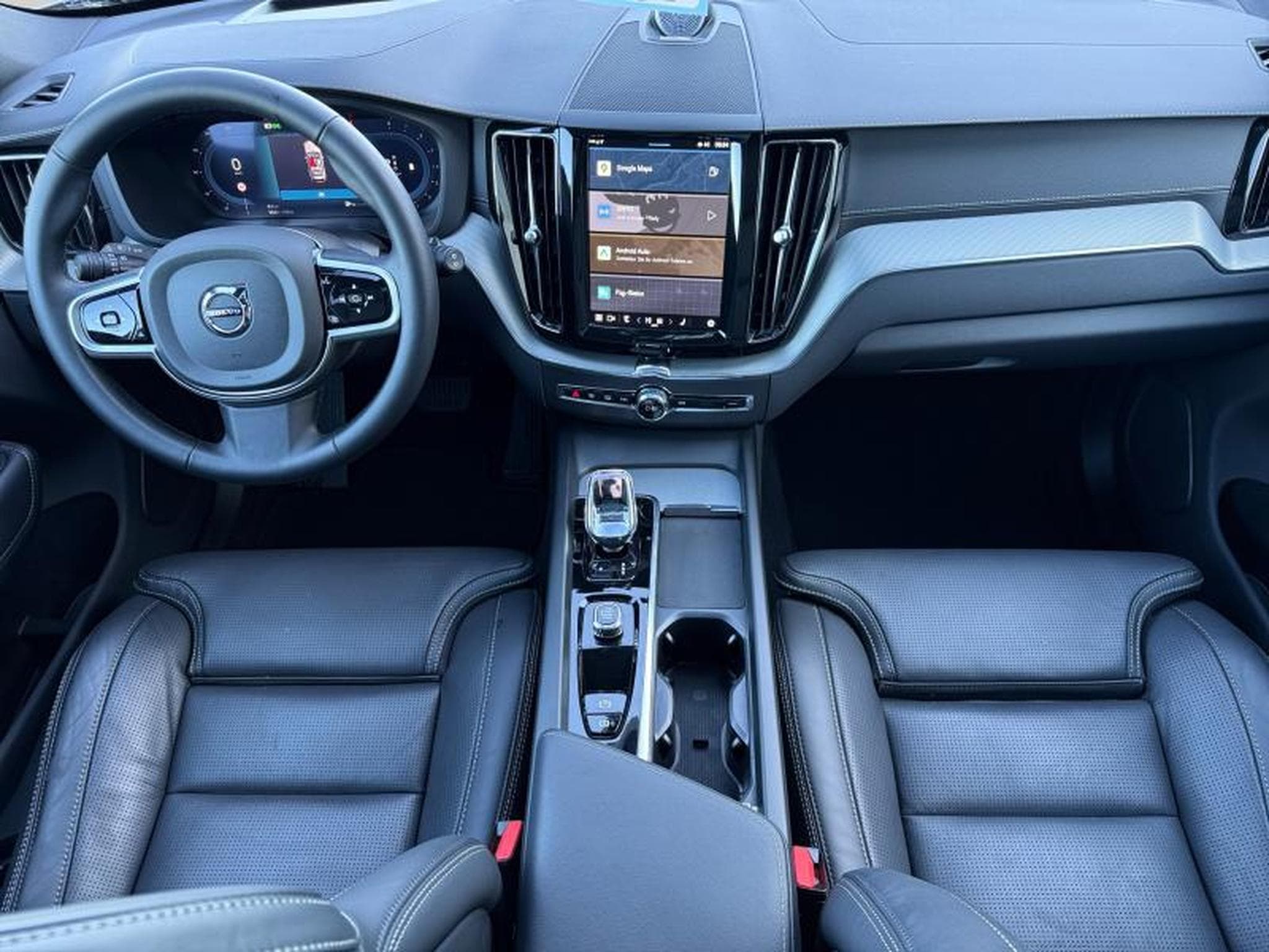 Volvo XC60 B5 Ultra Black Edition / Essence (2025) - Photo 10