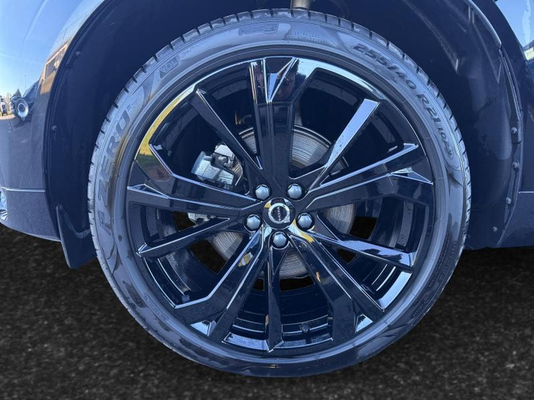 Volvo XC60 B5 Ultra Black Edition / Essence (2025) - Photo 14